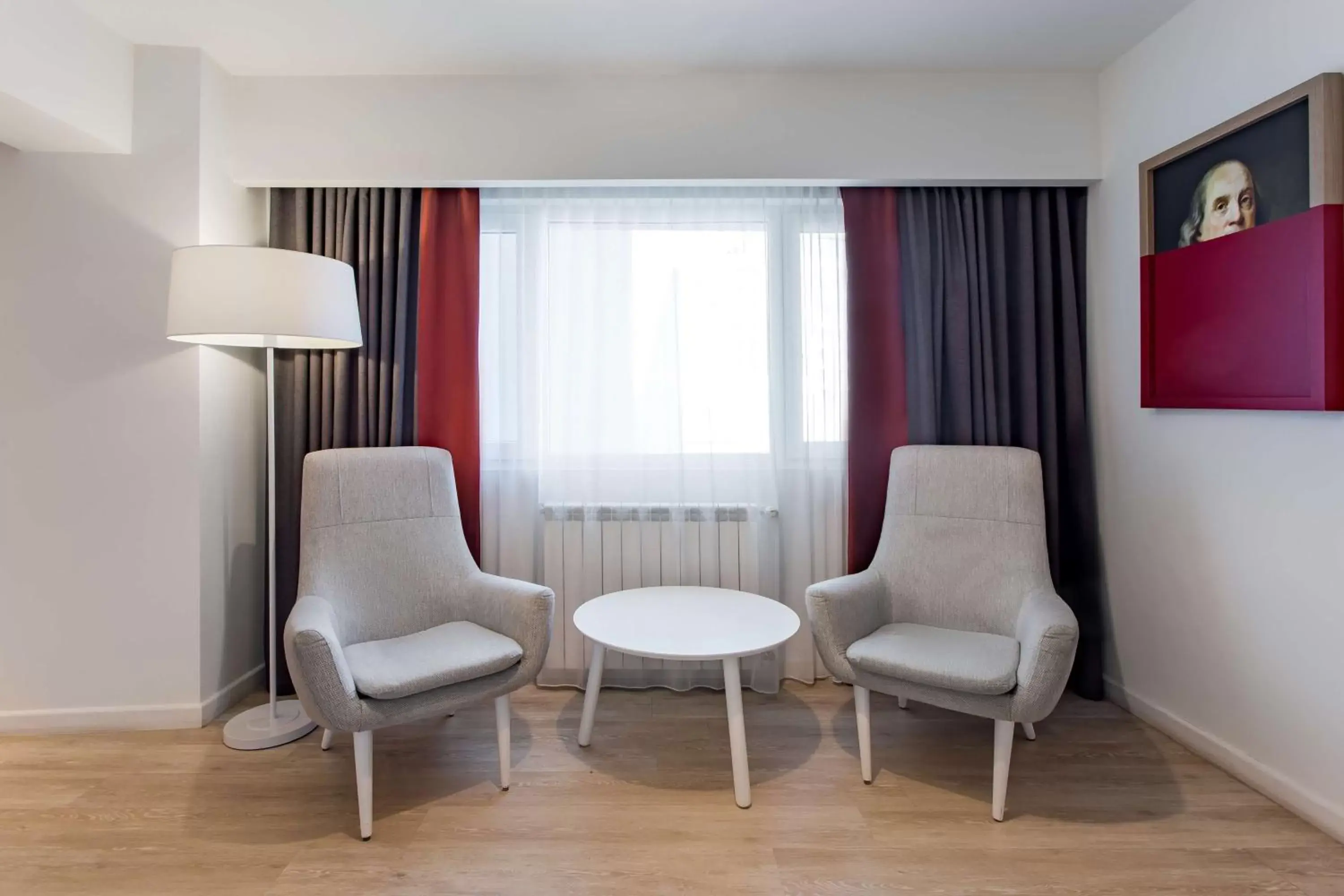 Photo of the whole room, Seating Area in Park Inn by Radisson Bucharest Hotel & Residence