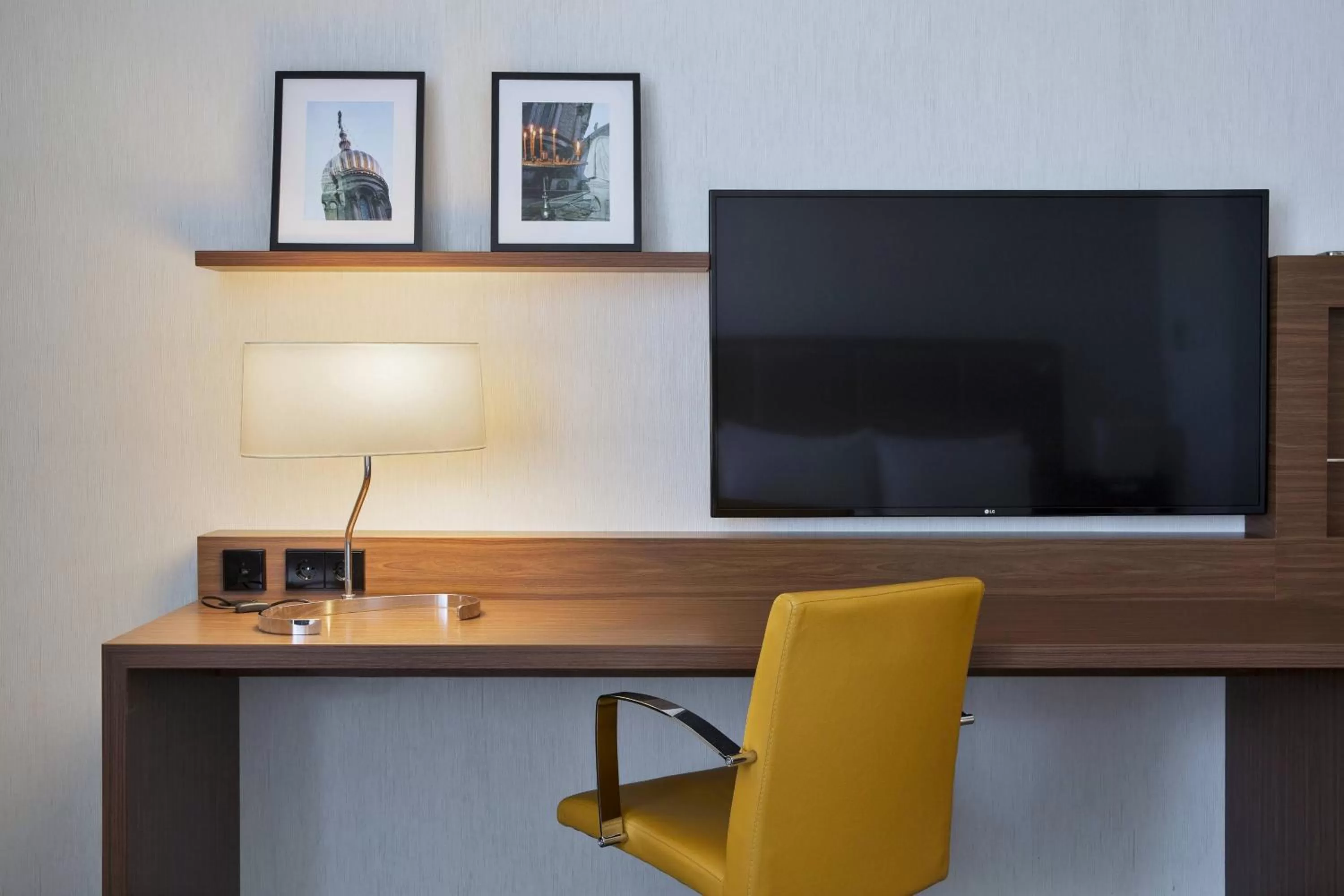 Standard Twin Room in Courtyard by Marriott Wiesbaden-Nordenstadt