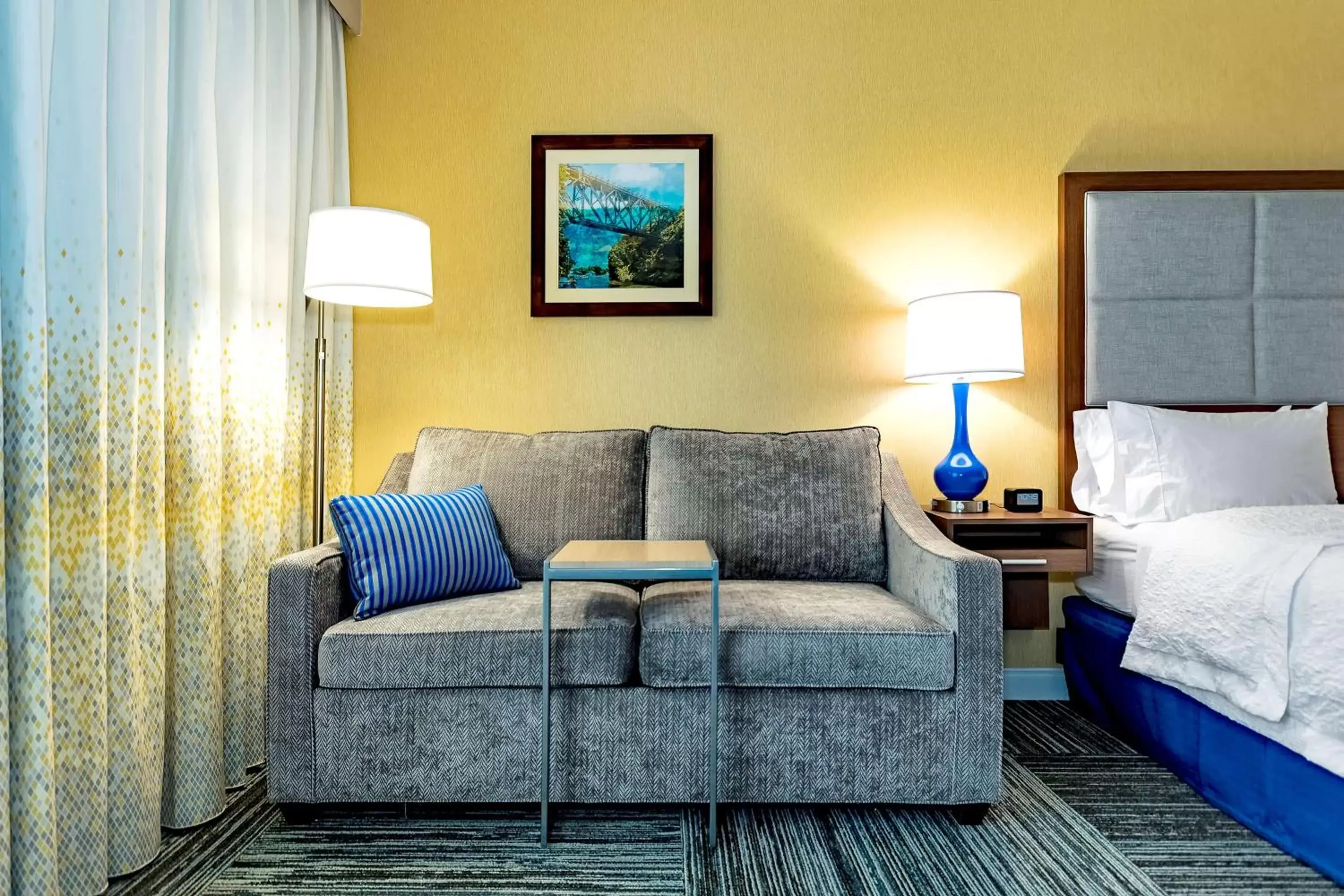 Living room, Seating Area in Hampton Inn Lockport - Buffalo, NY