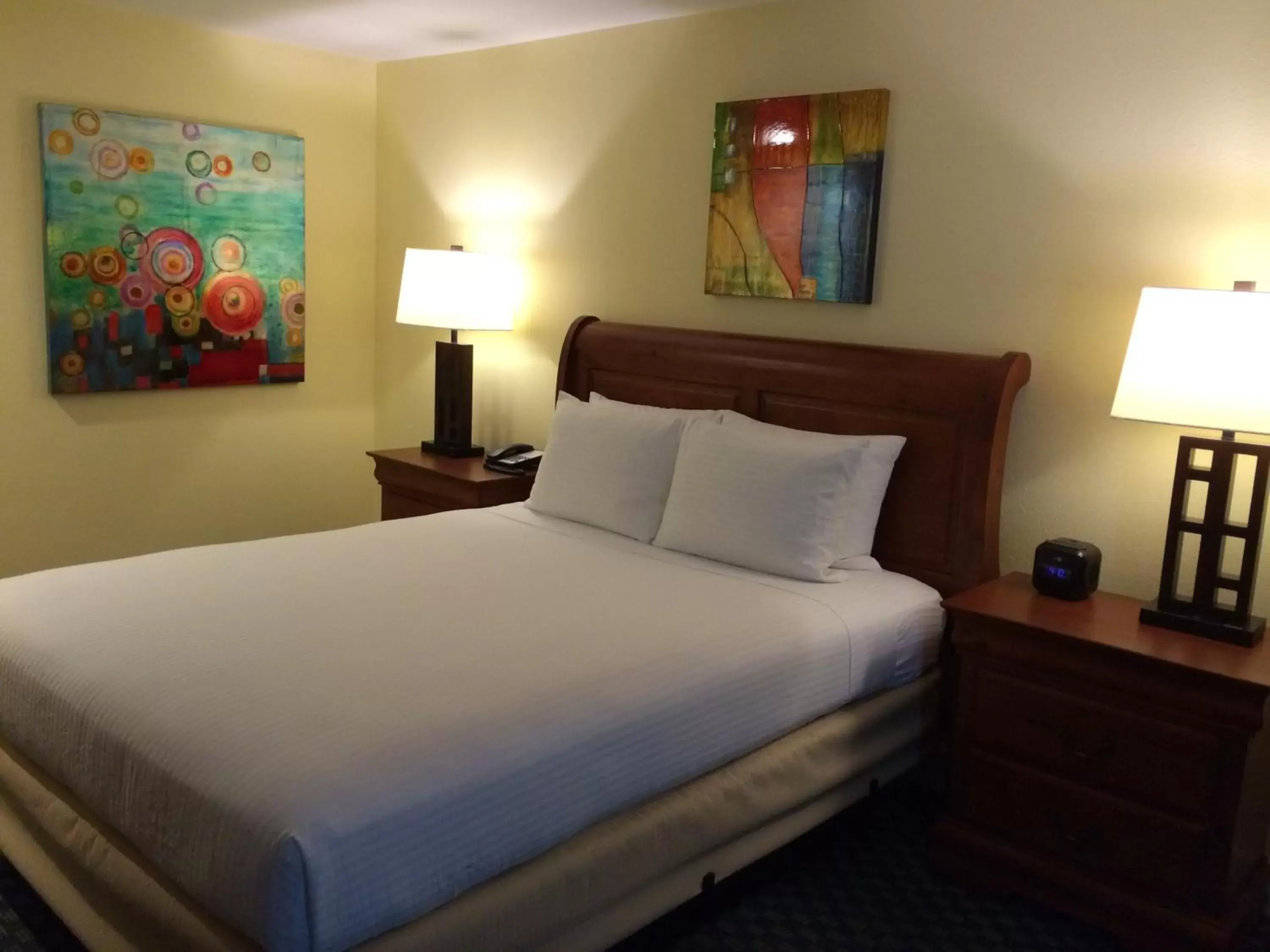 Queen Room with Sea View in Anacortes Ship Harbor Inn