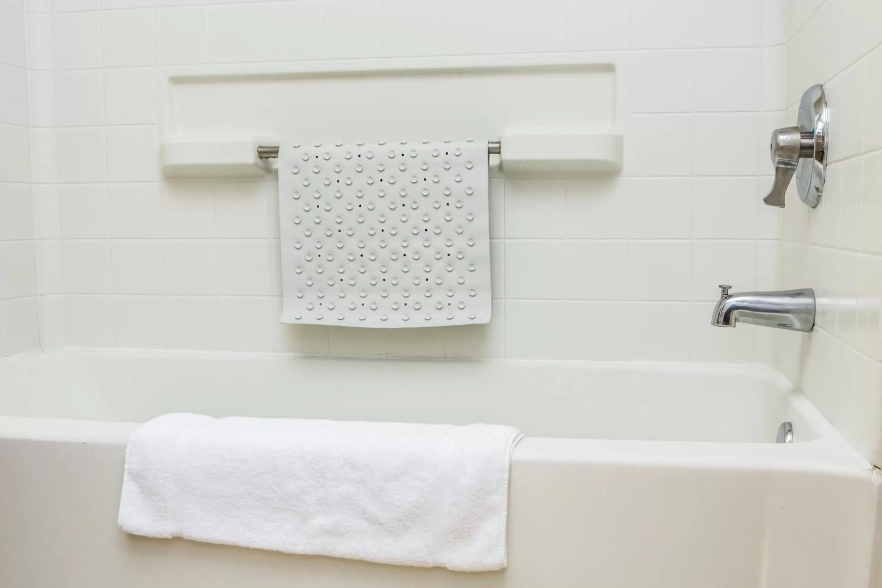 Shower, Bathroom in Pelican Inn