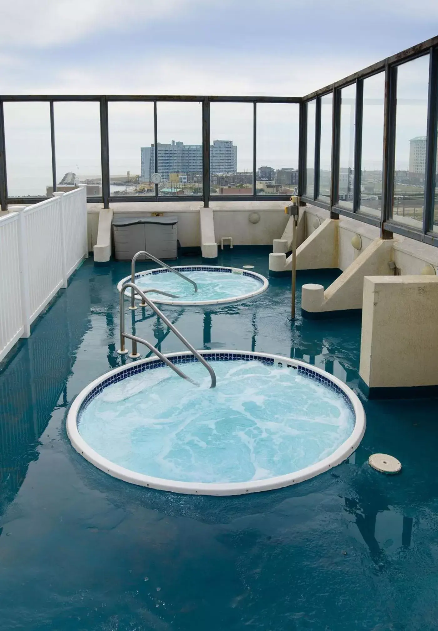Hot Tub, Swimming Pool in Boardwalk Resorts - Flagship