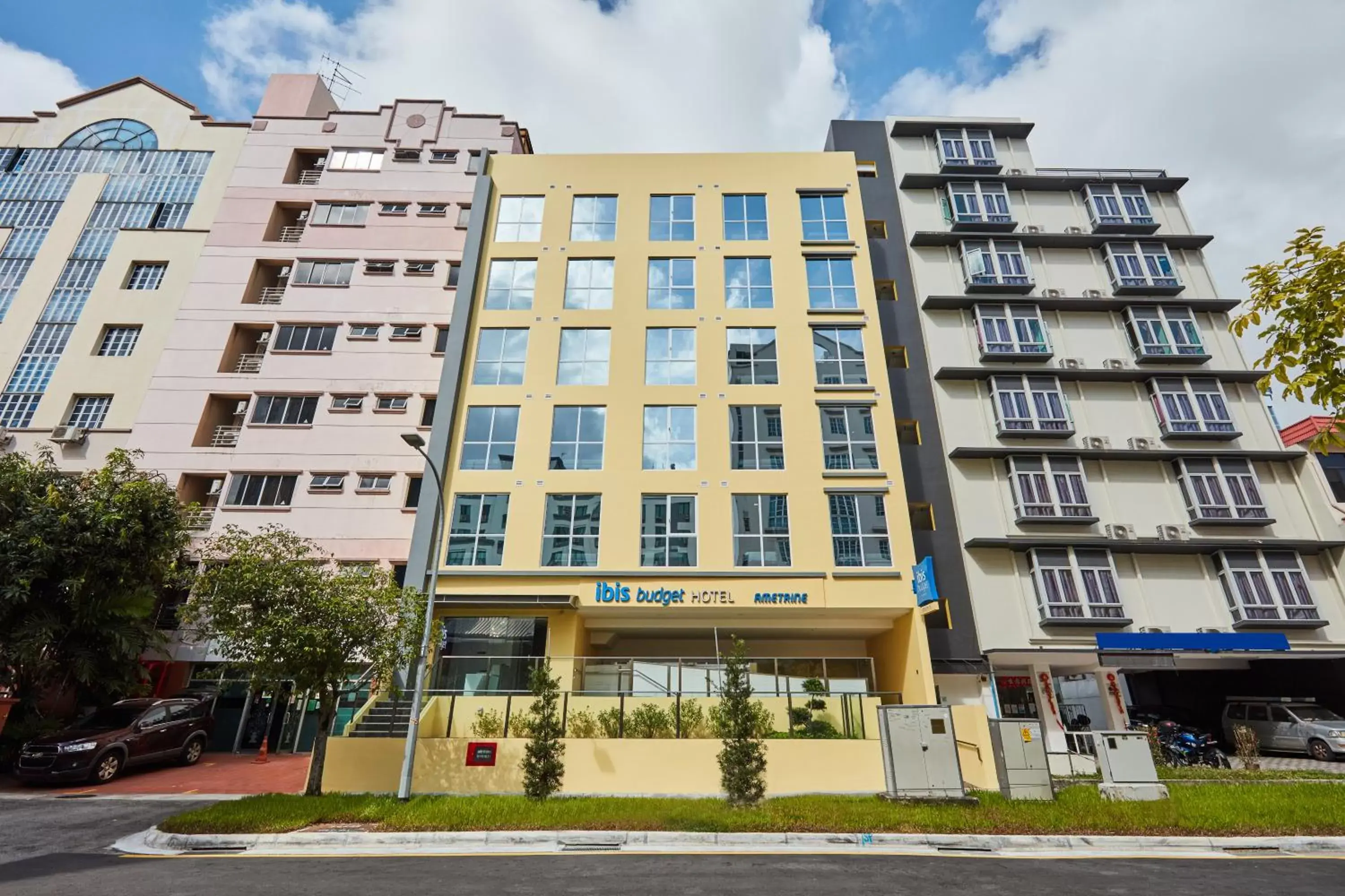 Property building in ibis budget Singapore Ametrine Property building in ibis budget Singapore Ametrine