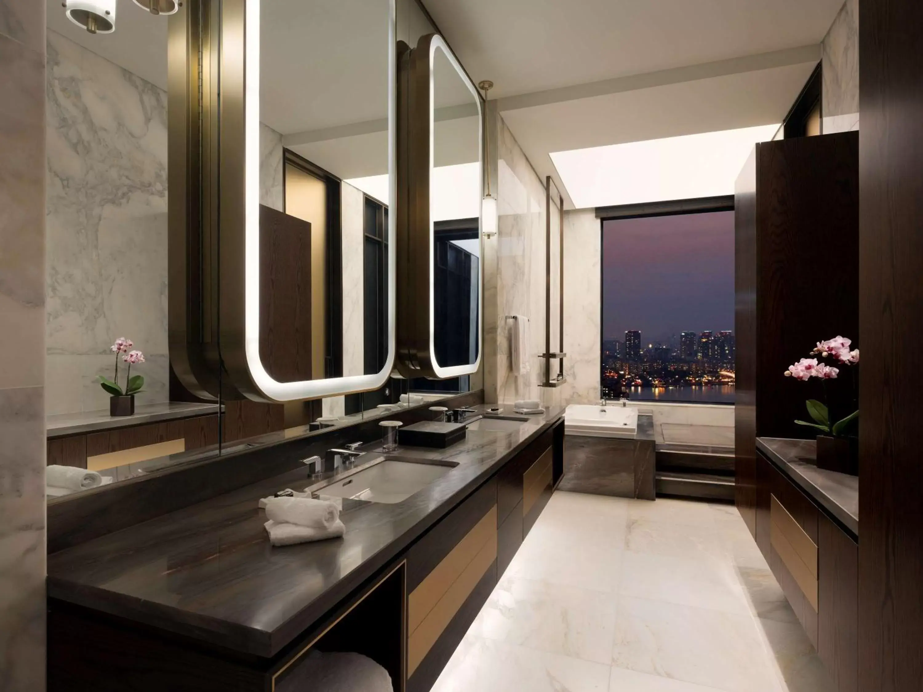 Photo of the whole room, Bathroom in Grand Mercure Ambassador Hotel and Residences Seoul Yongsan