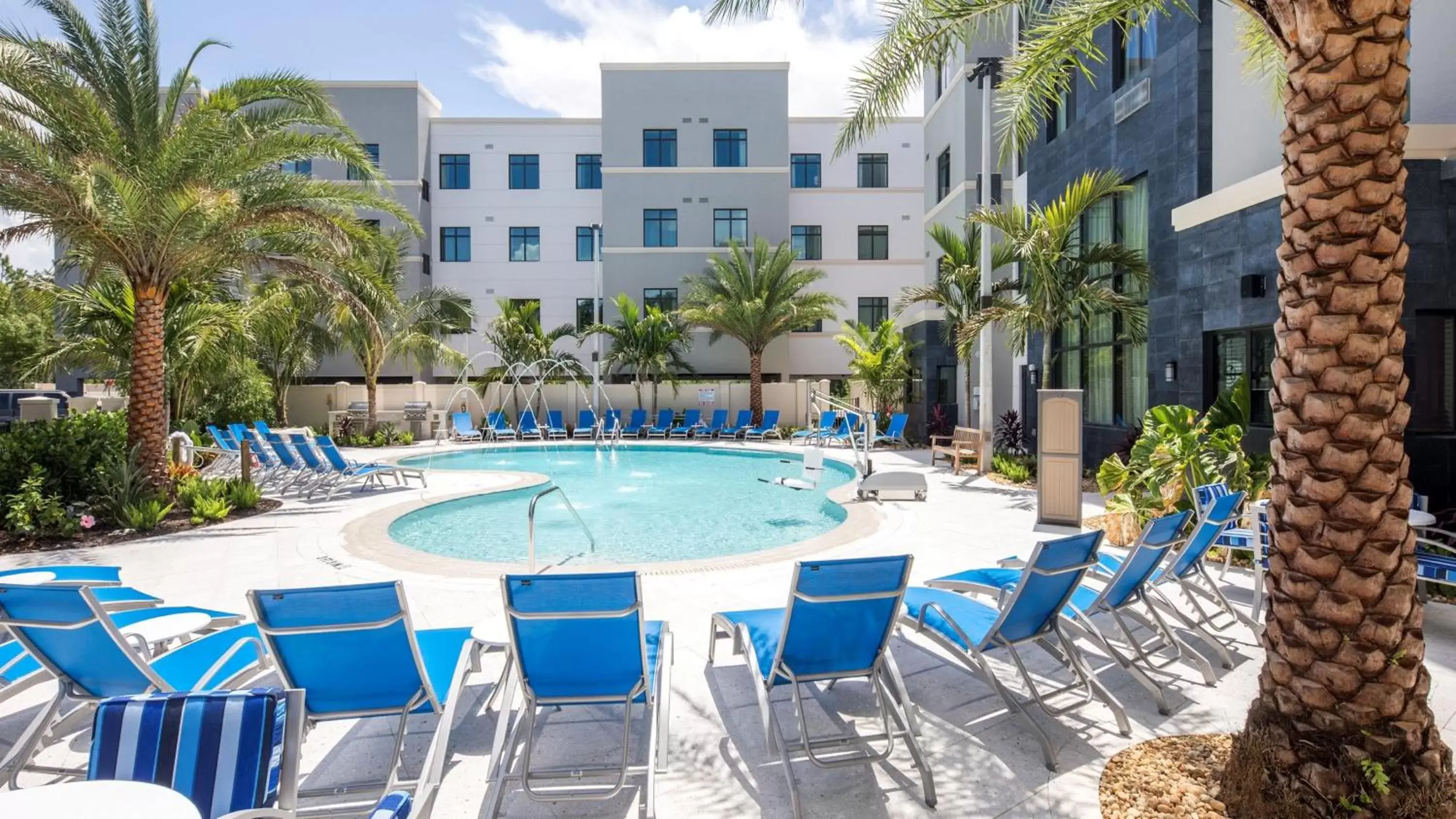 Swimming pool in Staybridge Suites - Naples - Marco Island by IHG Swimming pool in Staybridge Suites - Naples - Marco Island by IHG