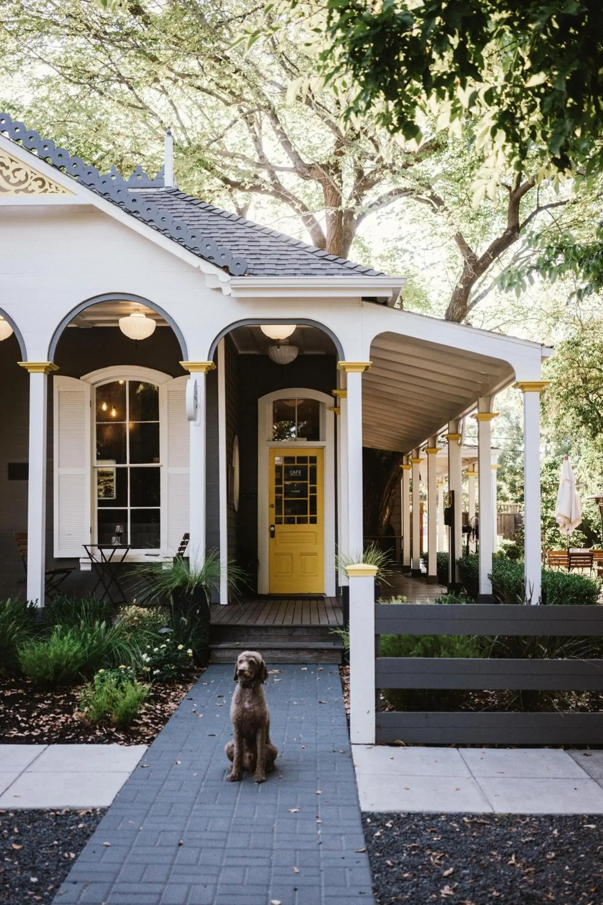 Property building, Pets in Brannan Cottage Inn