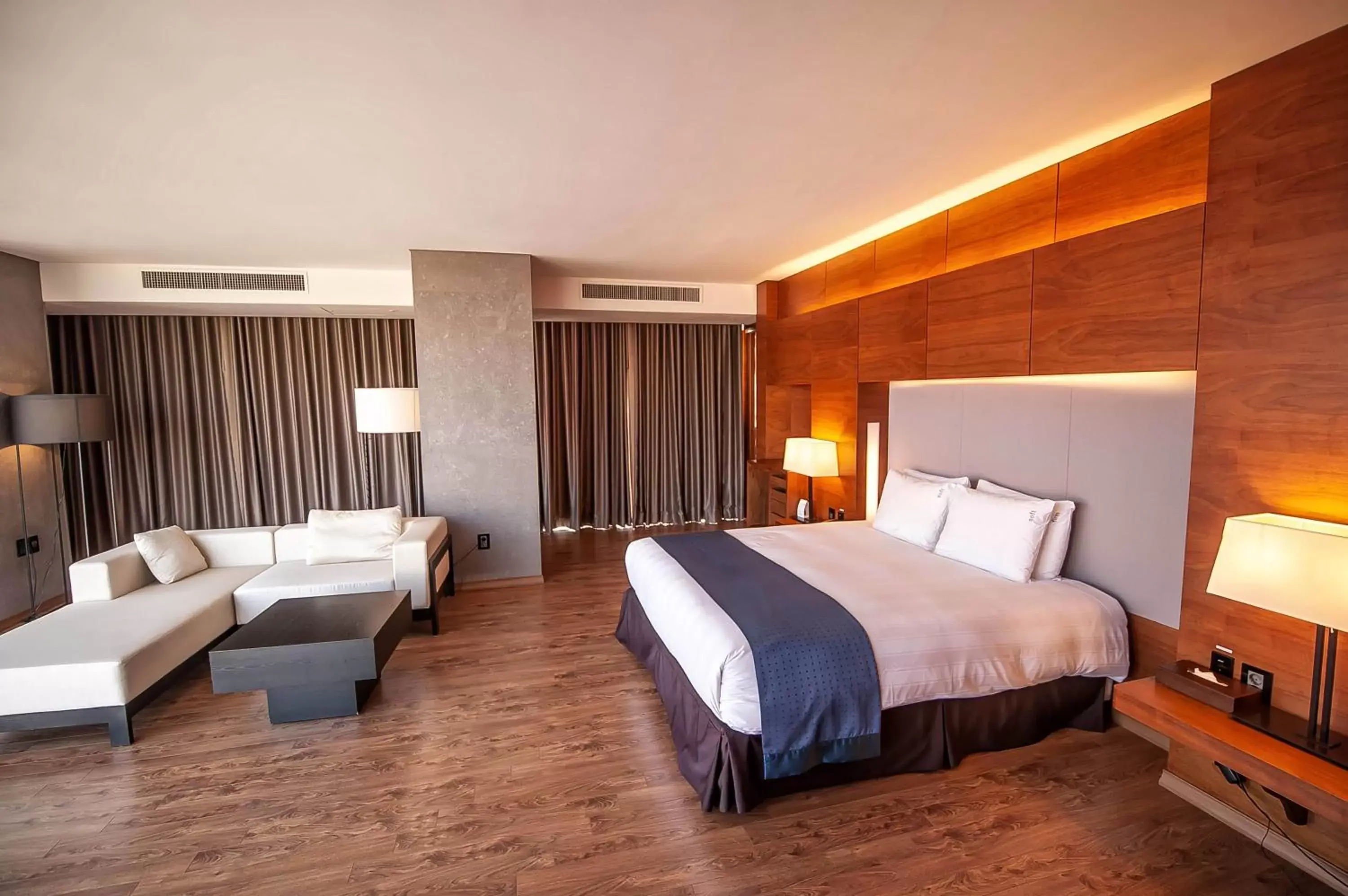 Photo of the whole room, Bed in Holiday Inn Gwangju, an IHG Hotel