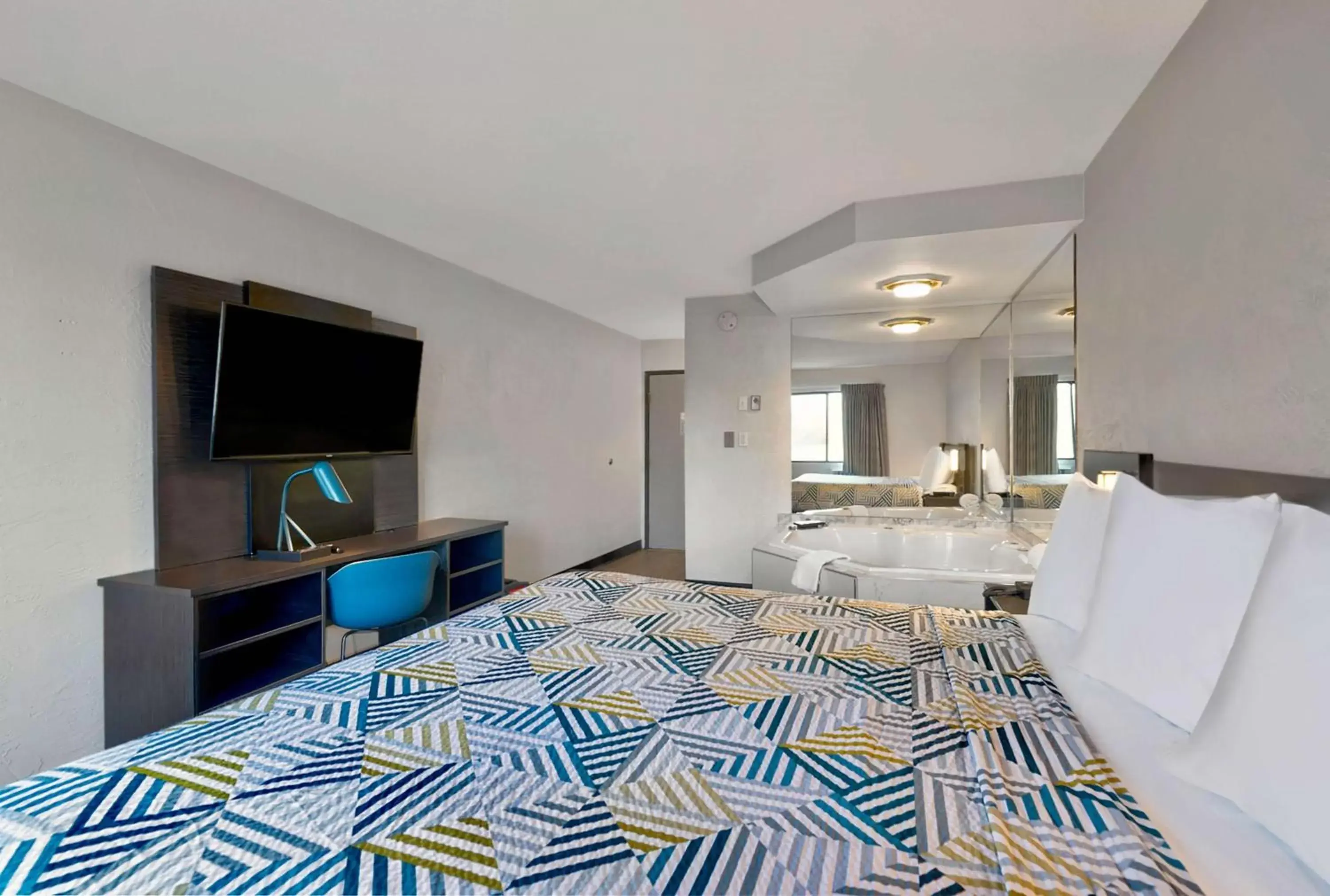 Bedroom, Bed in Motel 6-Oak Creek, WI Bedroom, Bed in Motel 6-Oak Creek, WI