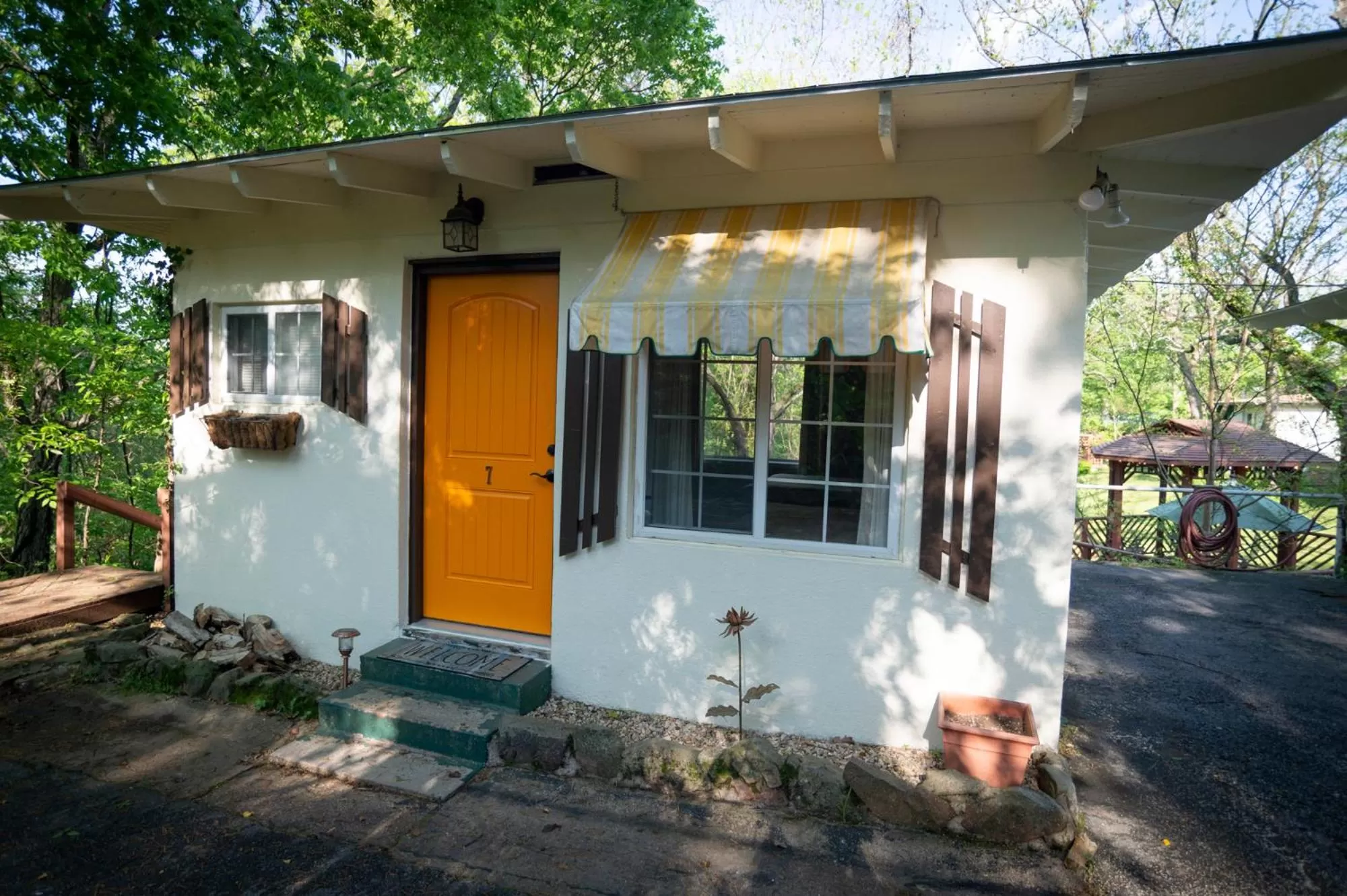 Sherwood Court Cottages
