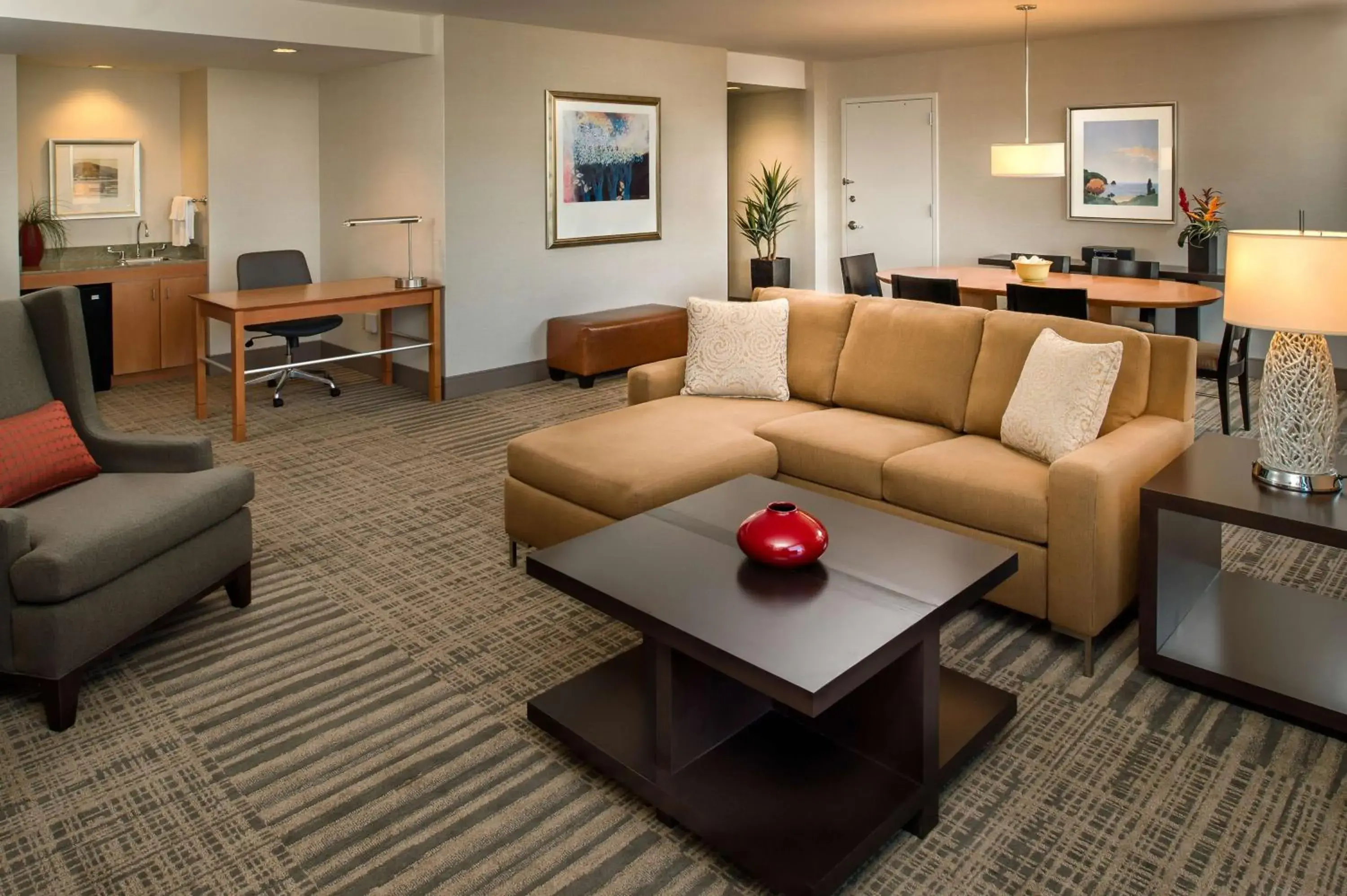 Living room, Seating Area in Hilton Vancouver Washington