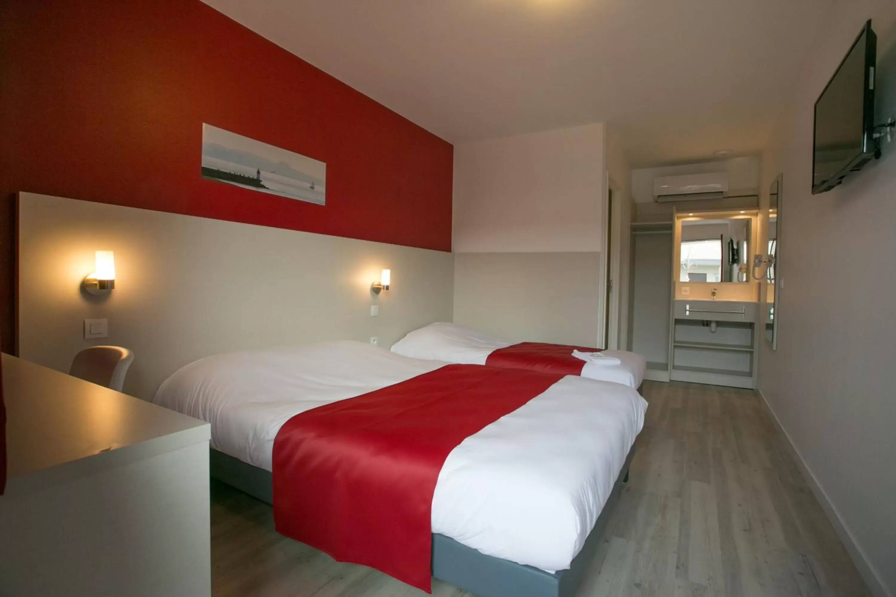 Photo of the whole room, Bed in Motel des Landes