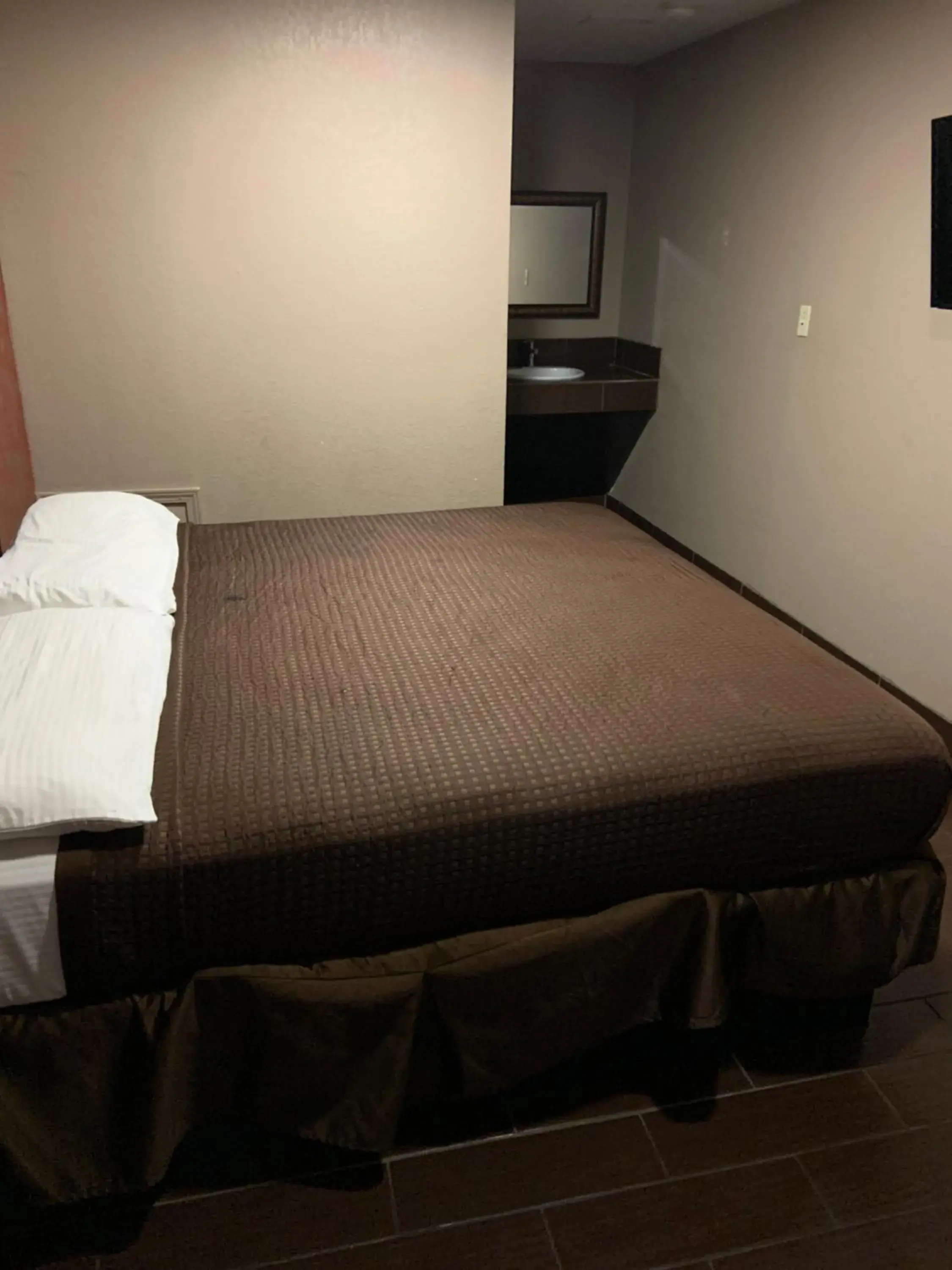 Bed in Royal Relax Inn
