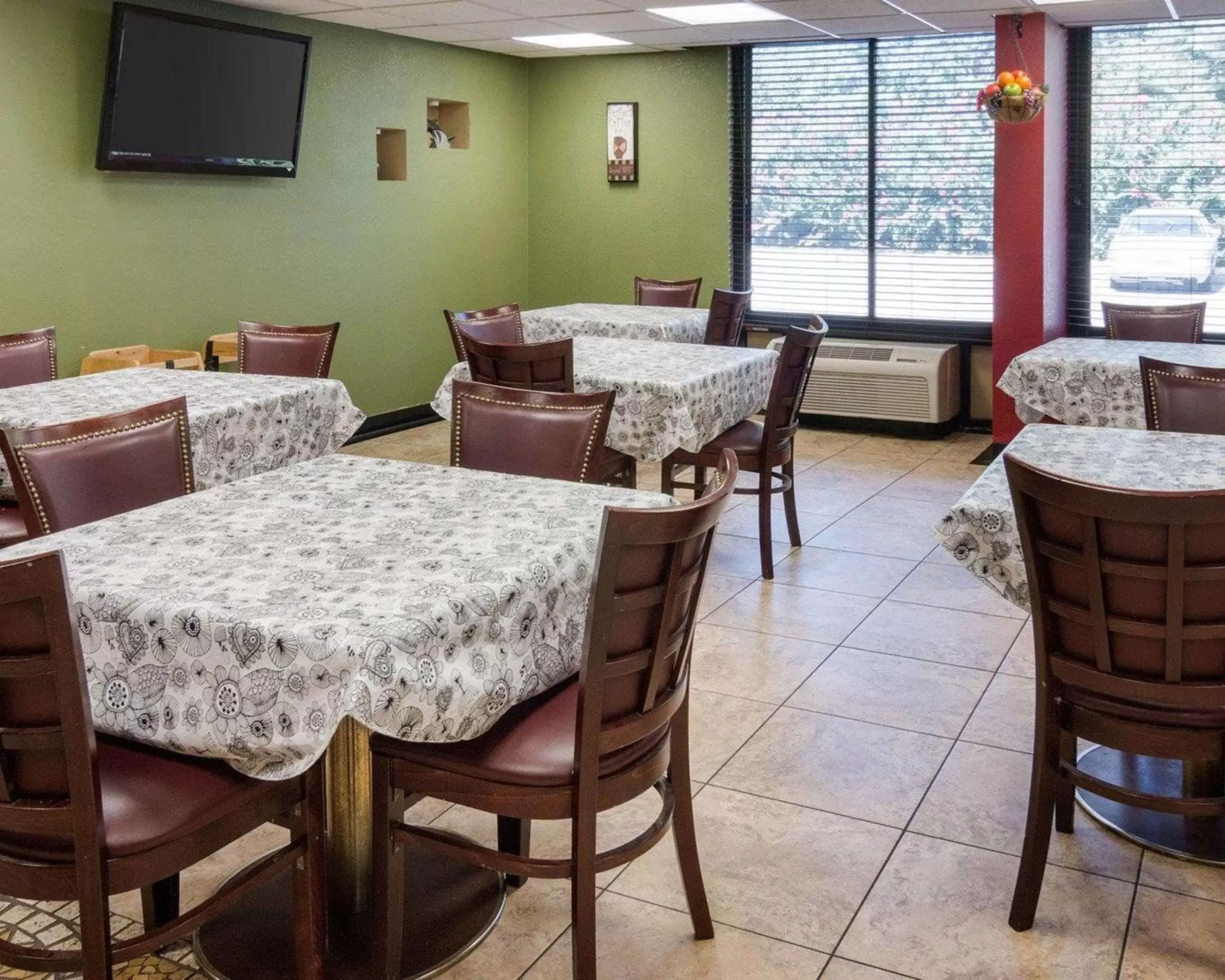 Restaurant/Places to Eat in Quality Inn Shreveport