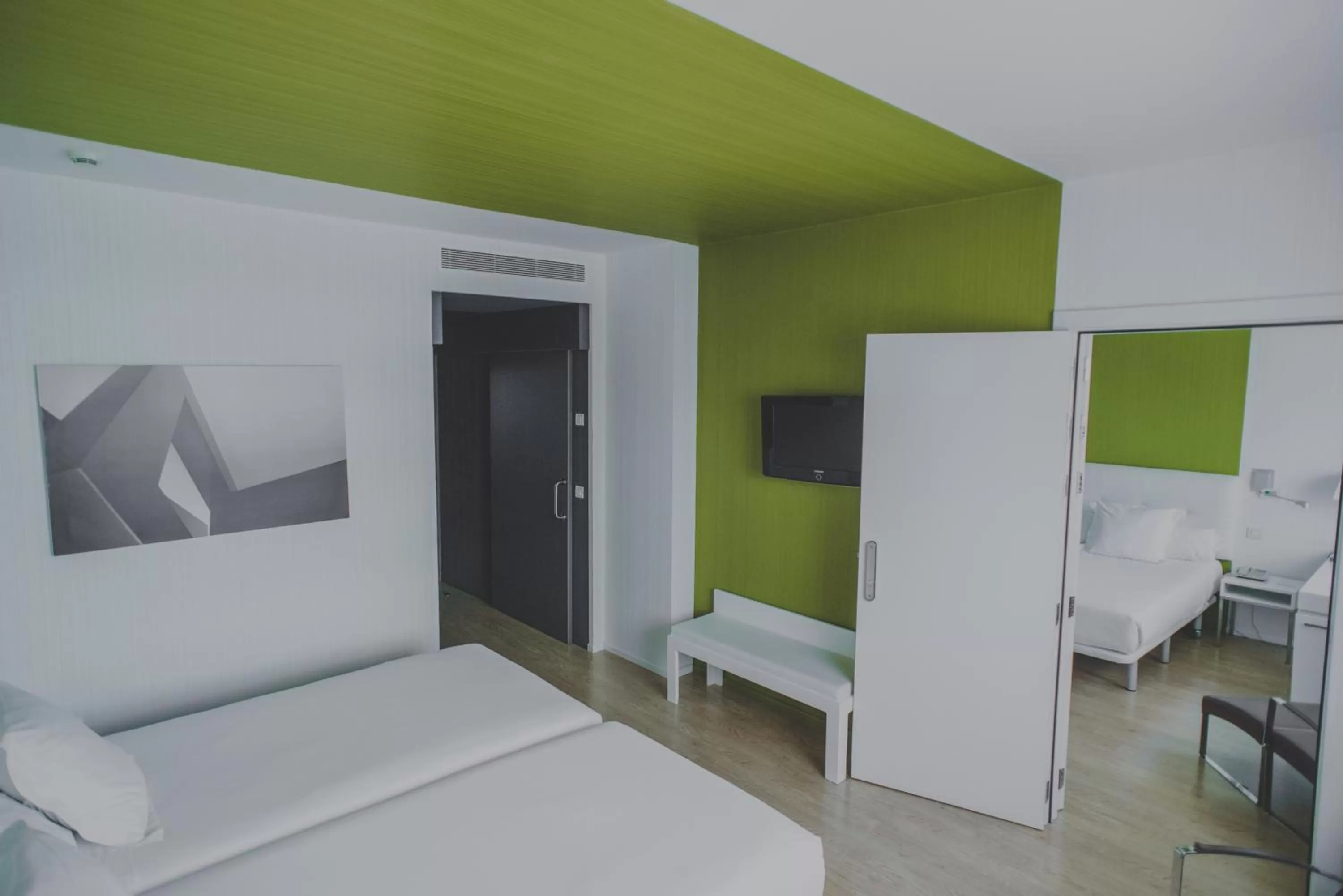 Photo of the whole room, Bed in Hotel Zentral Castellana Norte