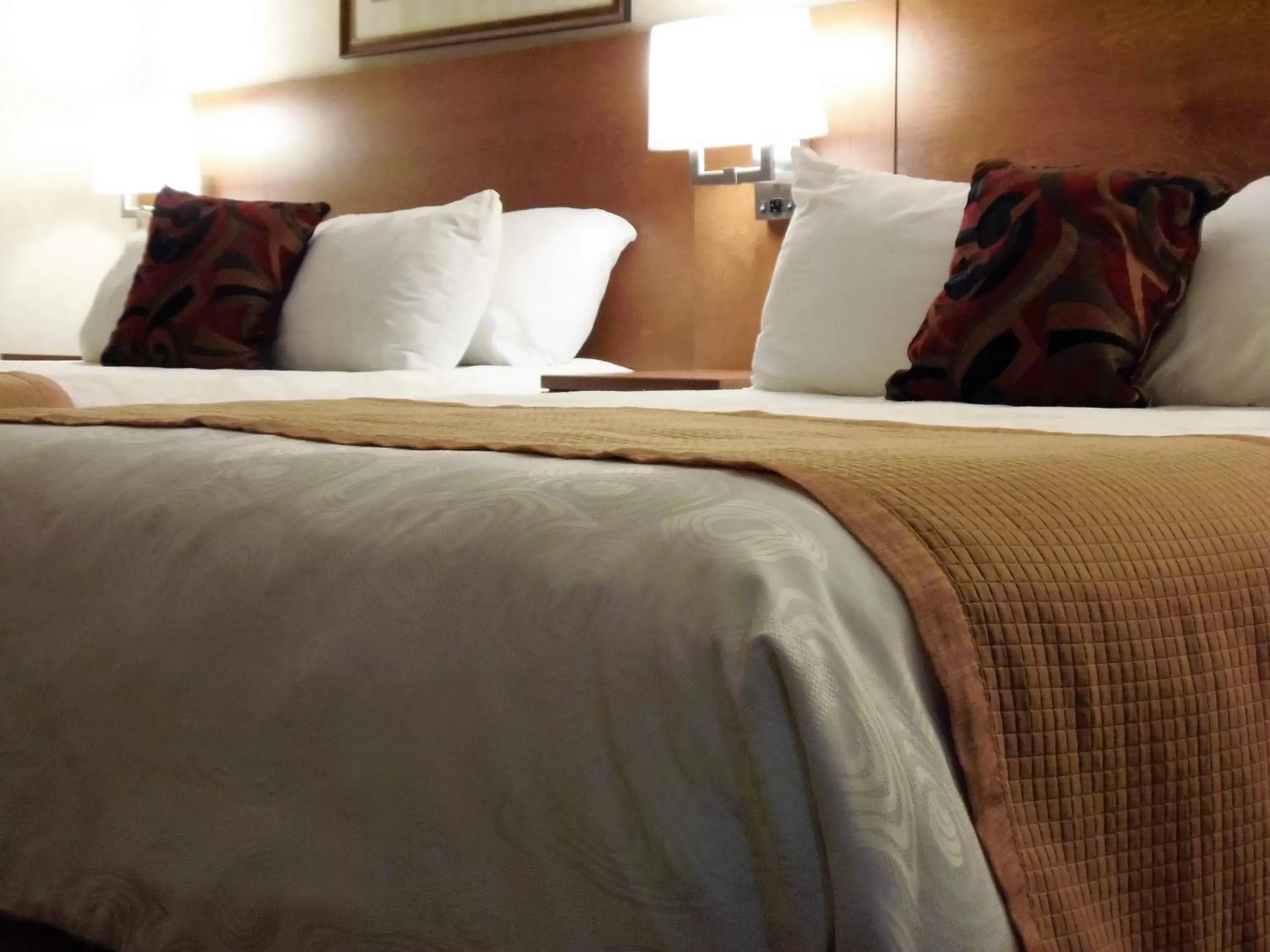 Bed in Rosslyn Inn & Suites