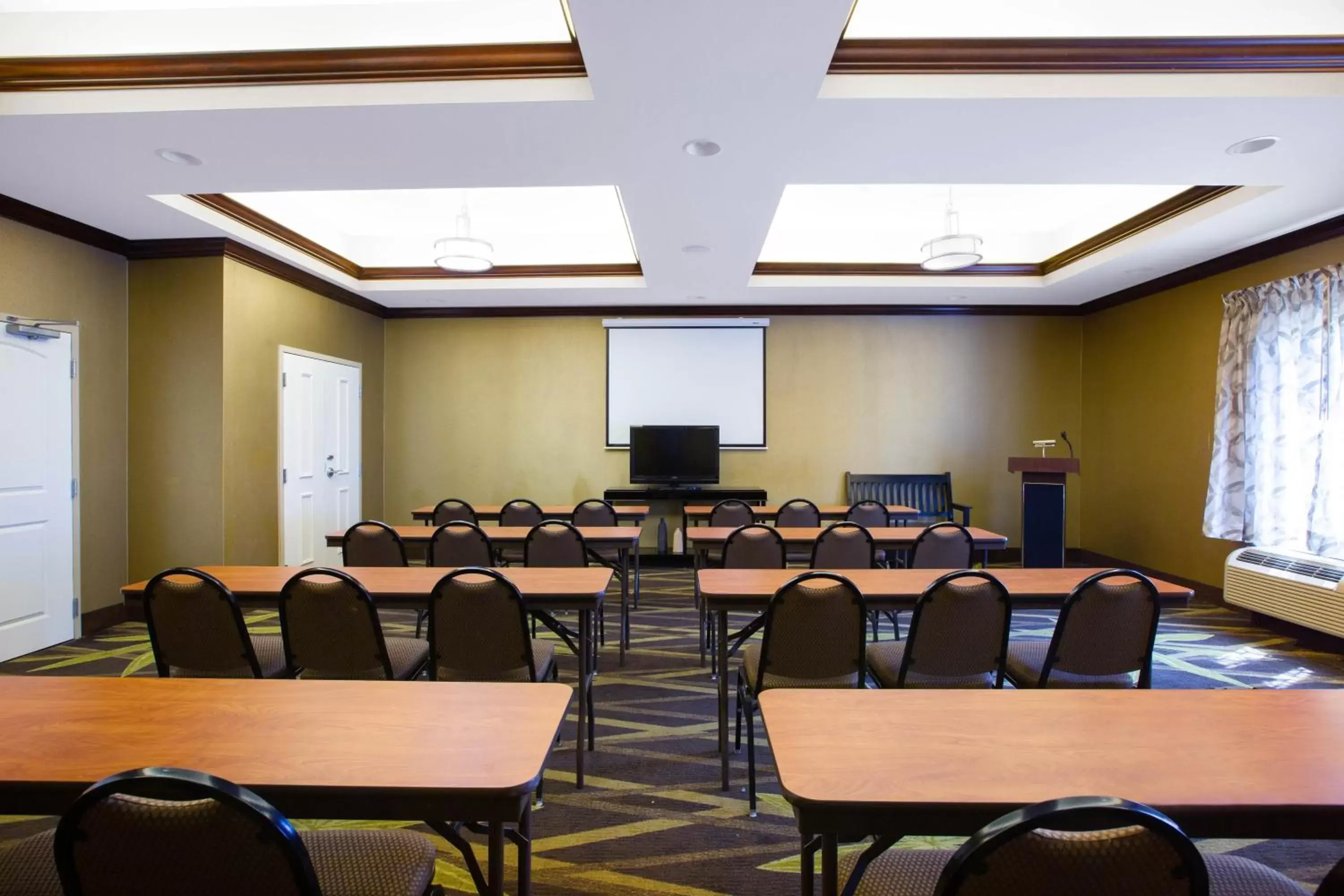 Meeting/conference room in La Quinta by Wyndham Tupelo