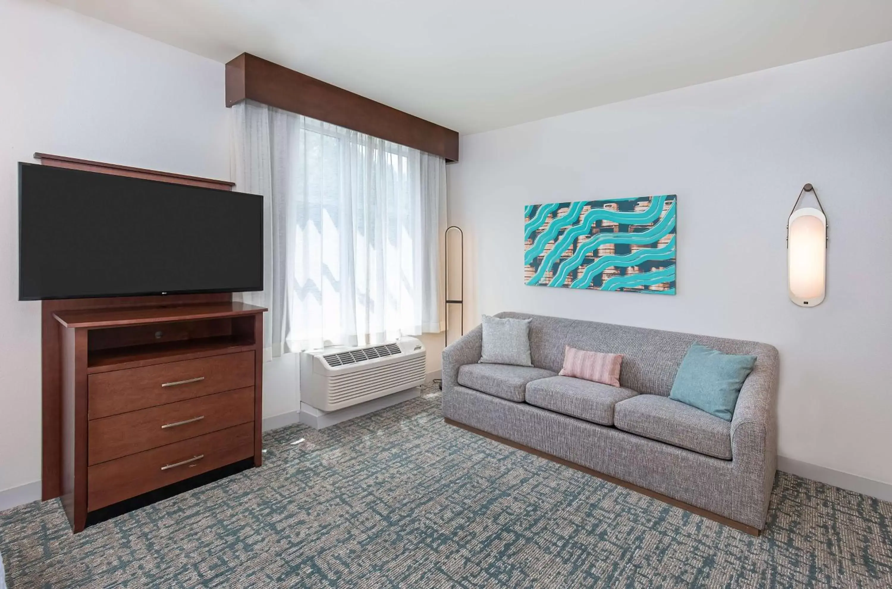 Living room, TV/Entertainment Center in Homewood Suites Atlanta/Perimeter Center