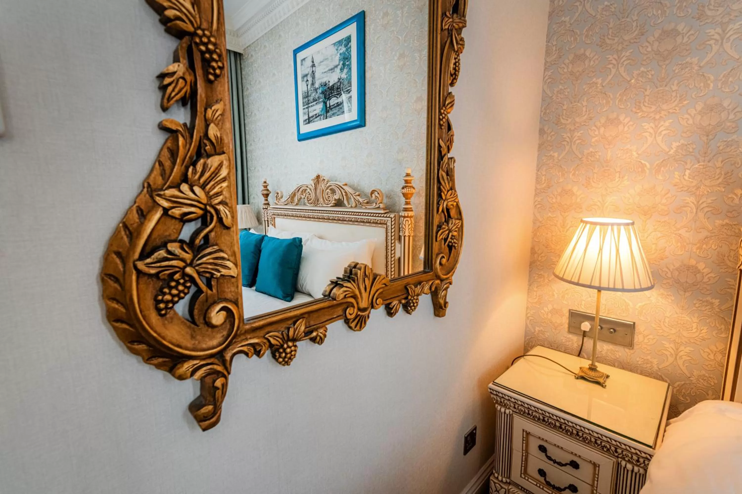 Decorative detail in Ashburn Hotel