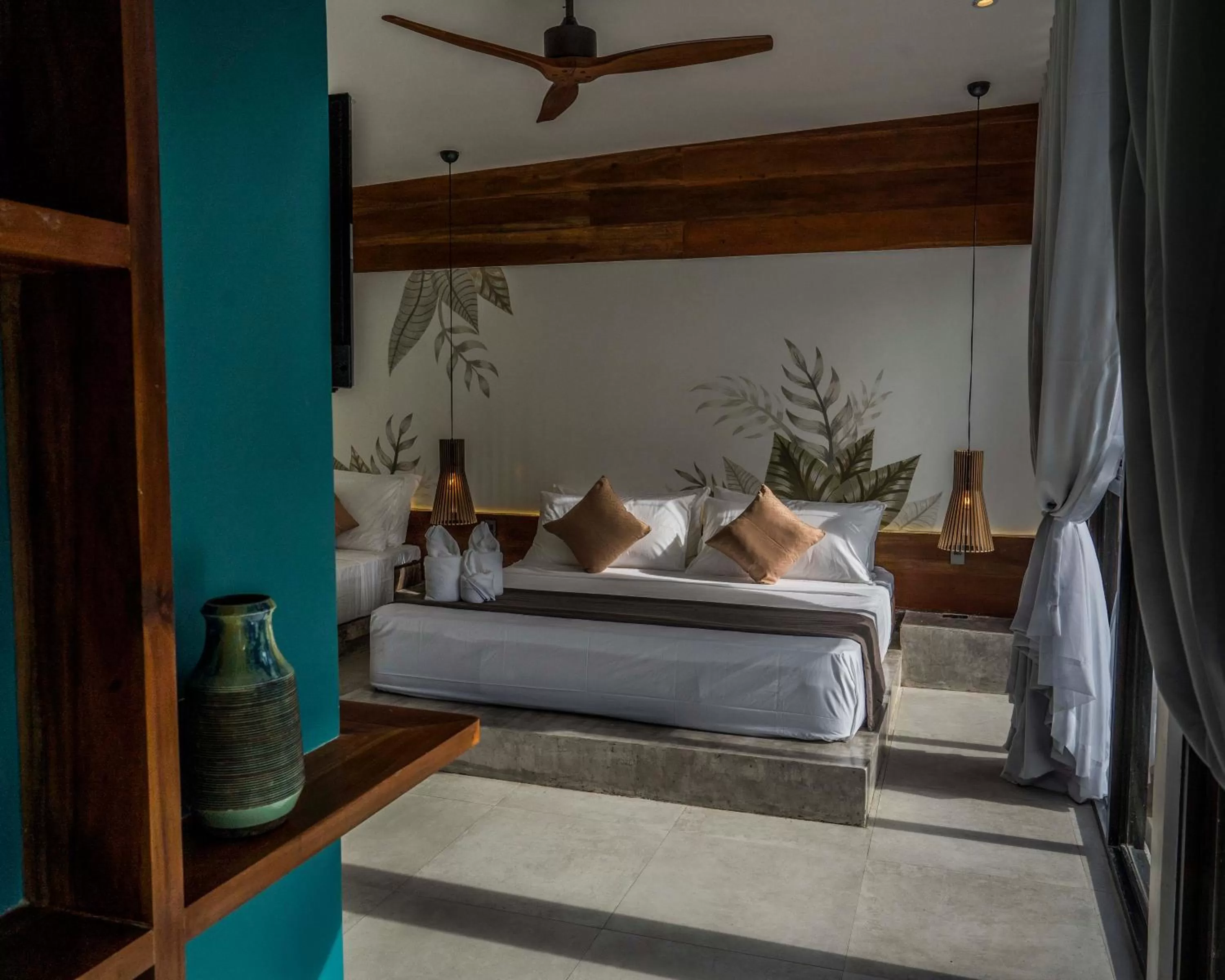 Bed in Bird of Paradise