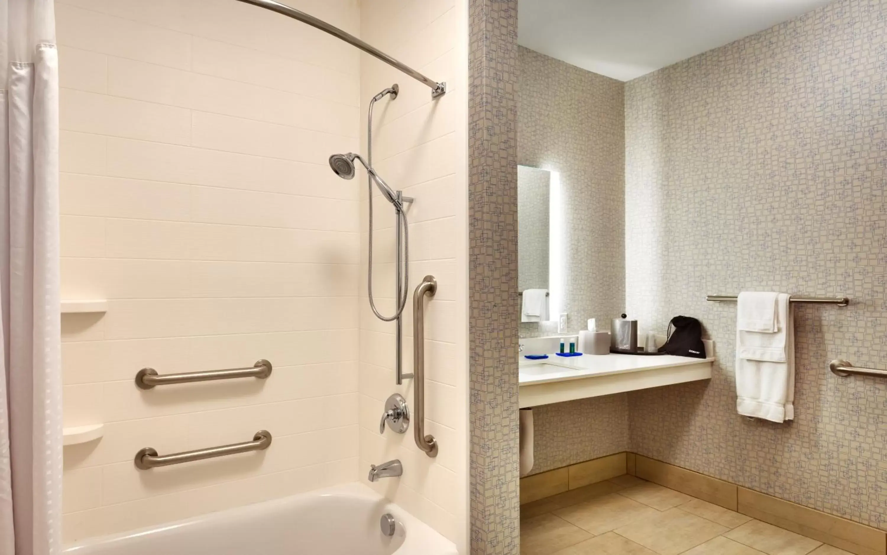 Bathroom in Holiday Inn Express El Paso I-10 East, an IHG Hotel