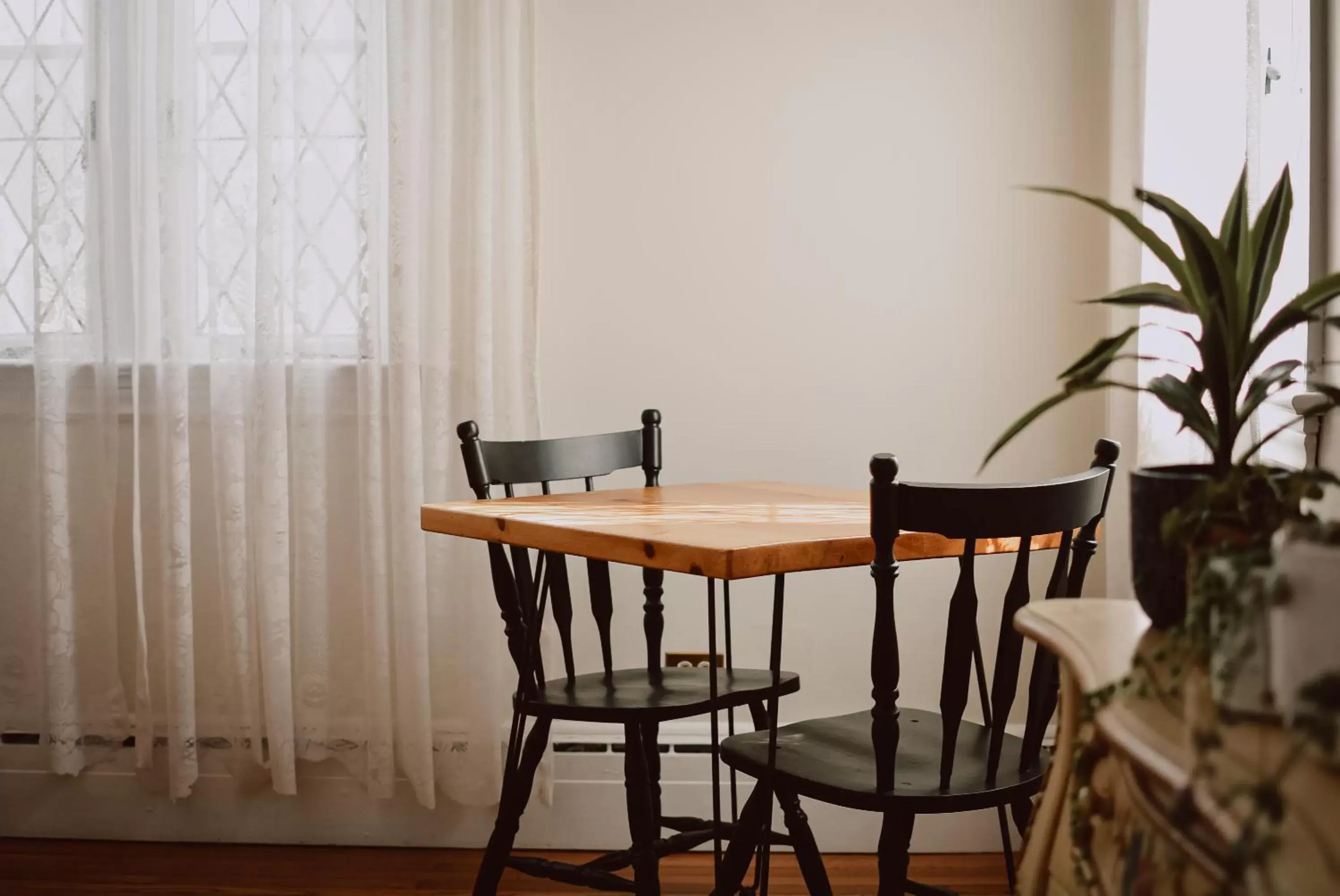 Dining Area in Hill Road Manor Bed & Breakfast