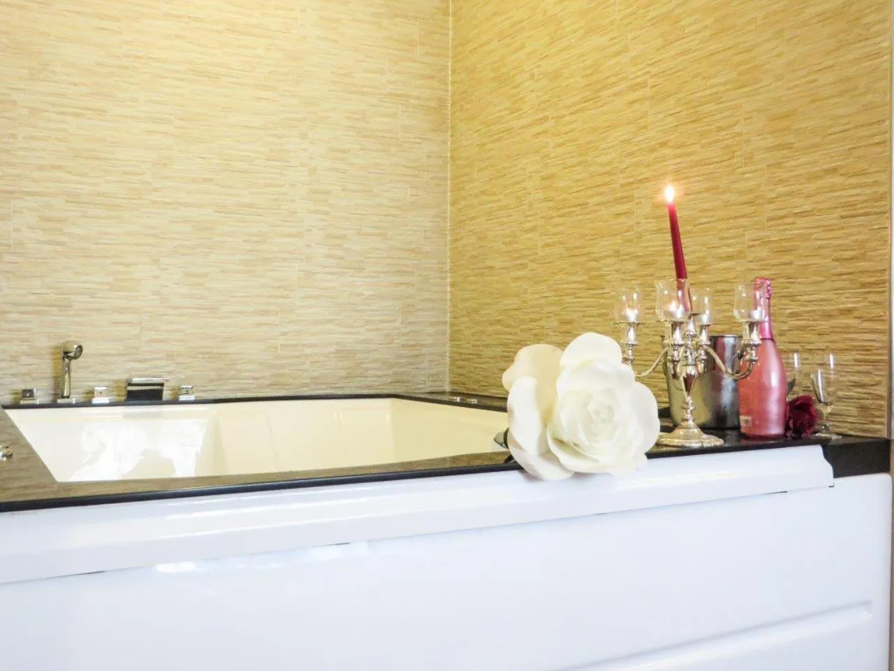 Hot Tub in Grand Hotel Europa