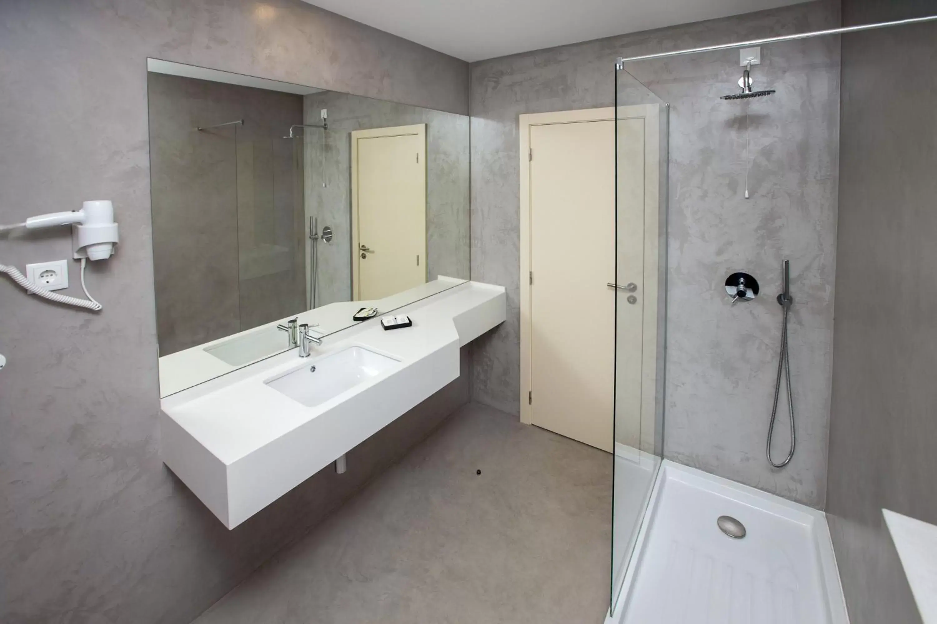 Toilet, Bathroom in Hotel Apartamento Foz Atlantida