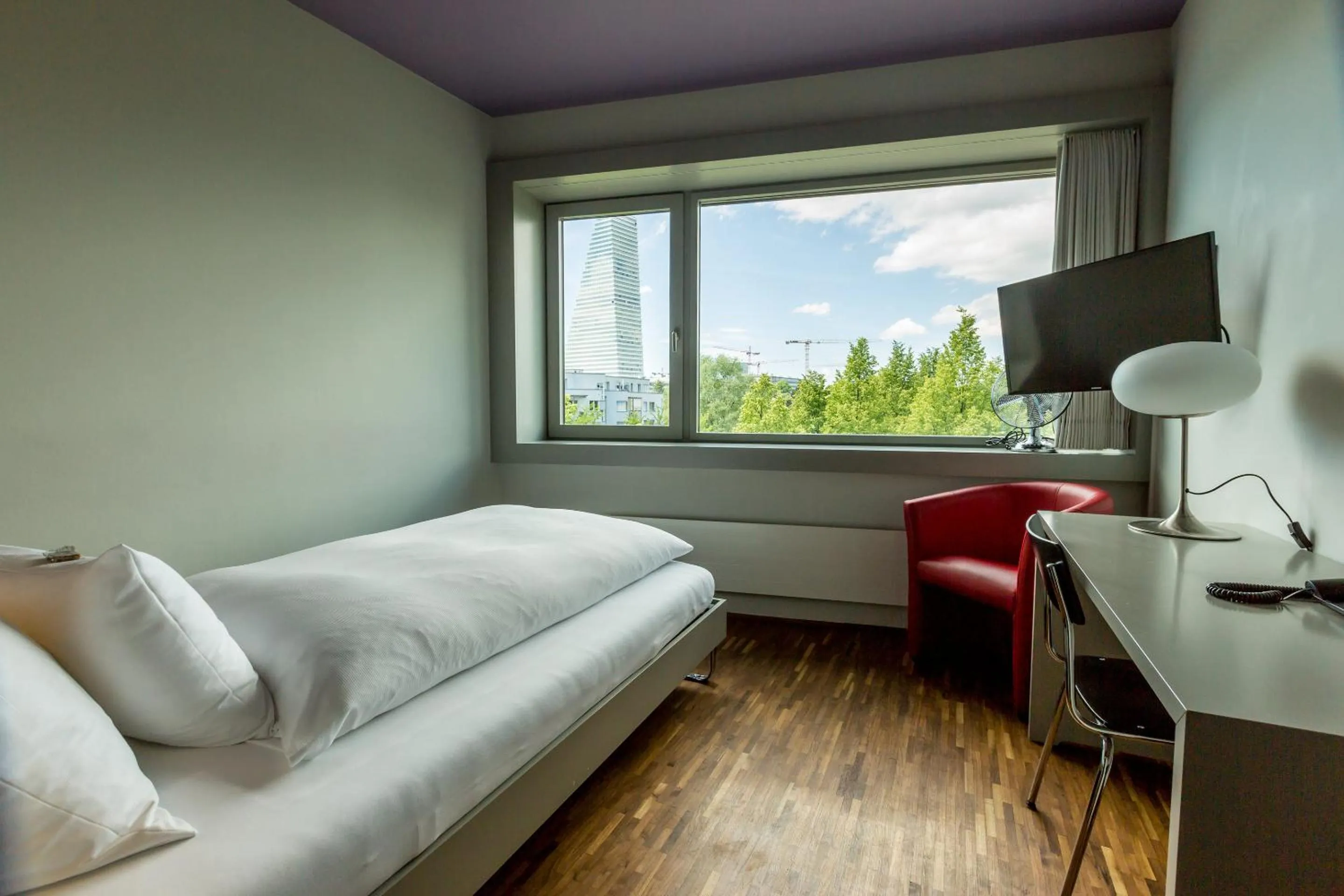 Photo of the whole room in Dasbreitehotel am Rhein