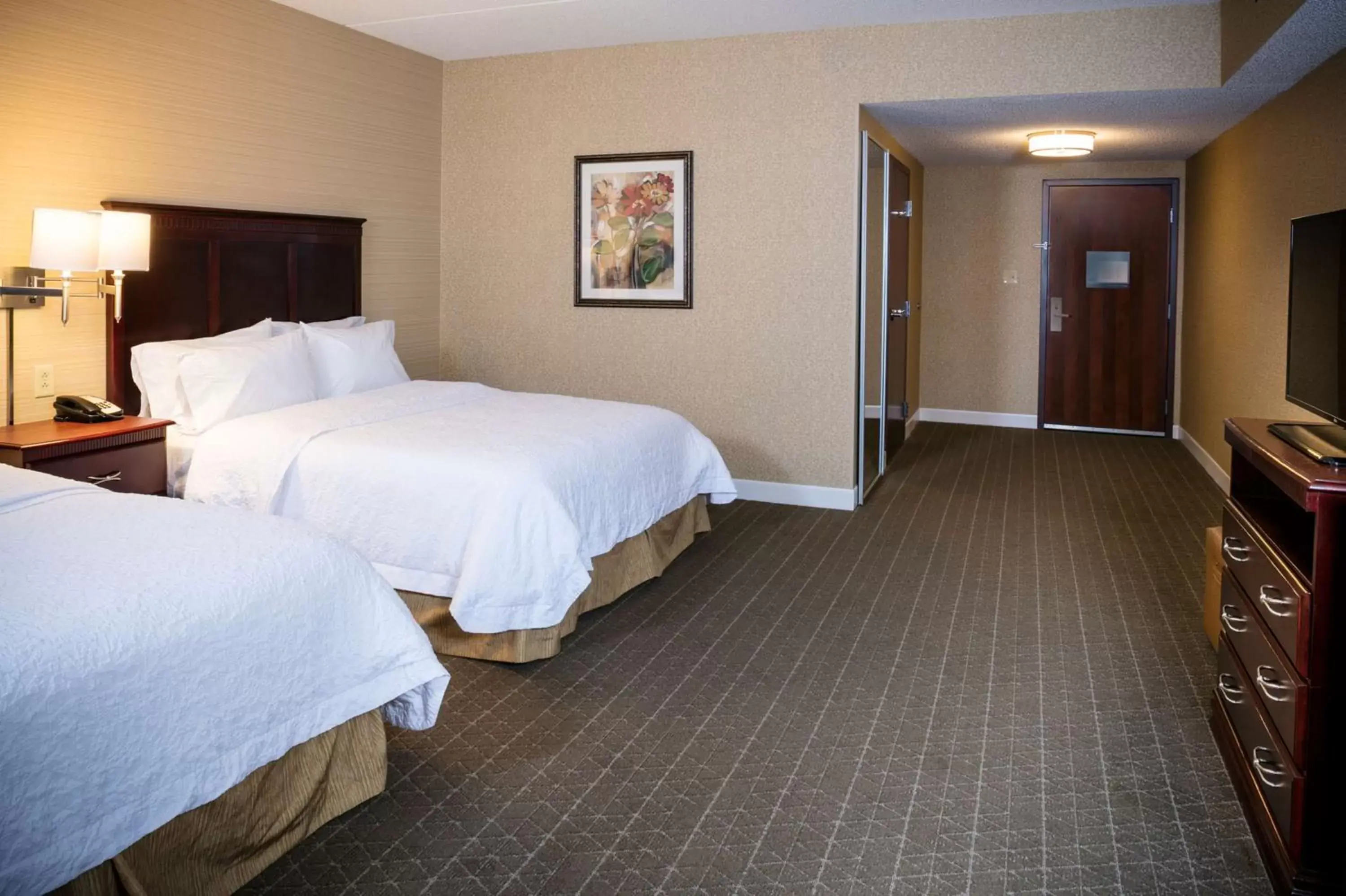 Bed in Hampton Inn & Suites Toledo-Perrysburg
