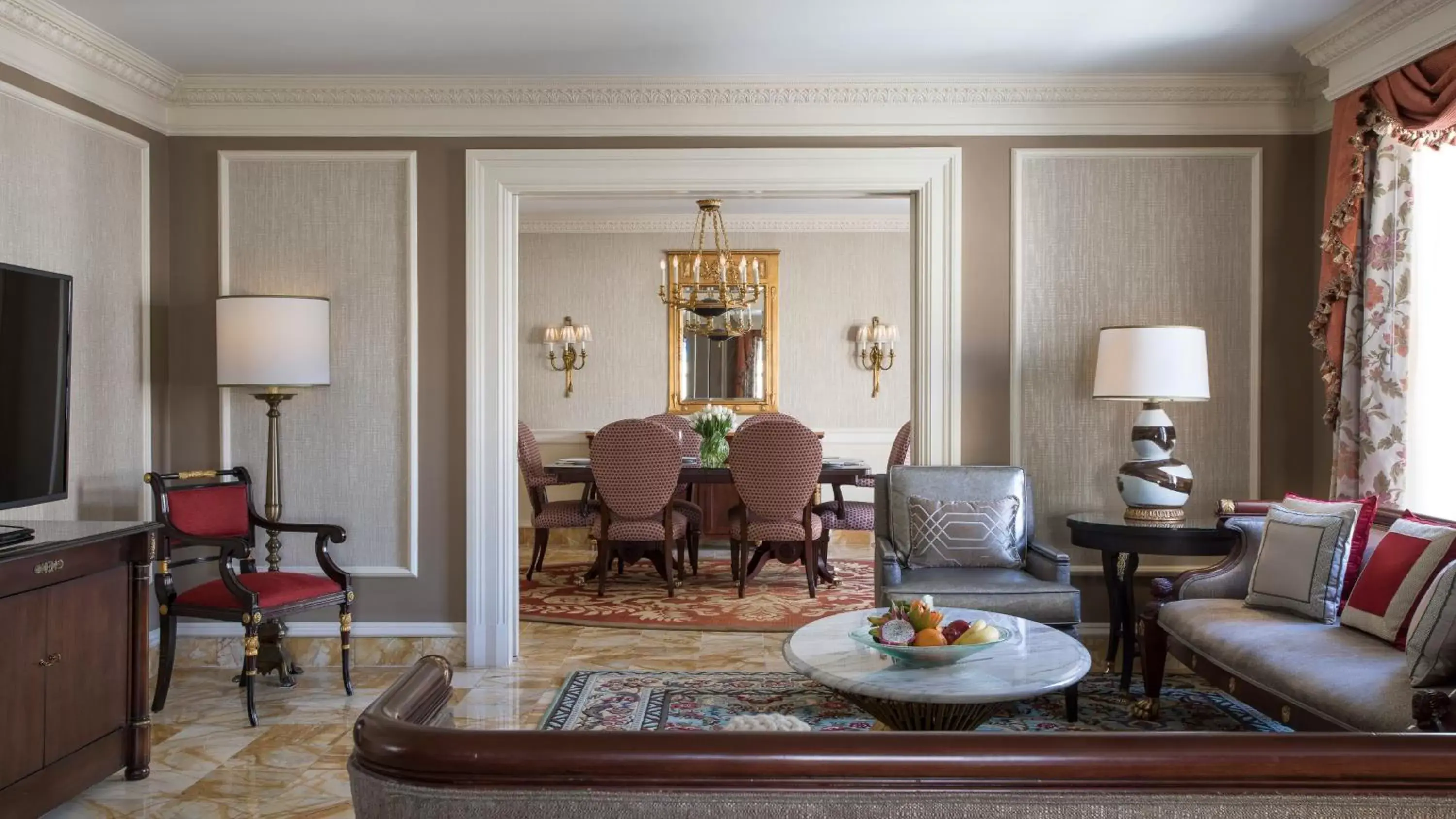 Photo of the whole room, Seating Area in Willard InterContinental Washington, an IHG Hotel