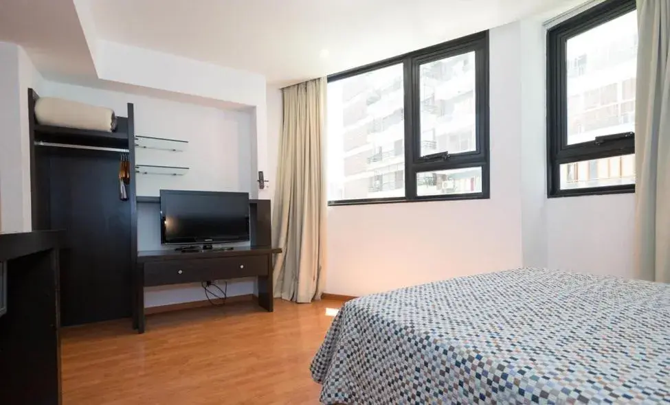 TV/Entertainment Center in Urquiza Apart Hotel & Suites