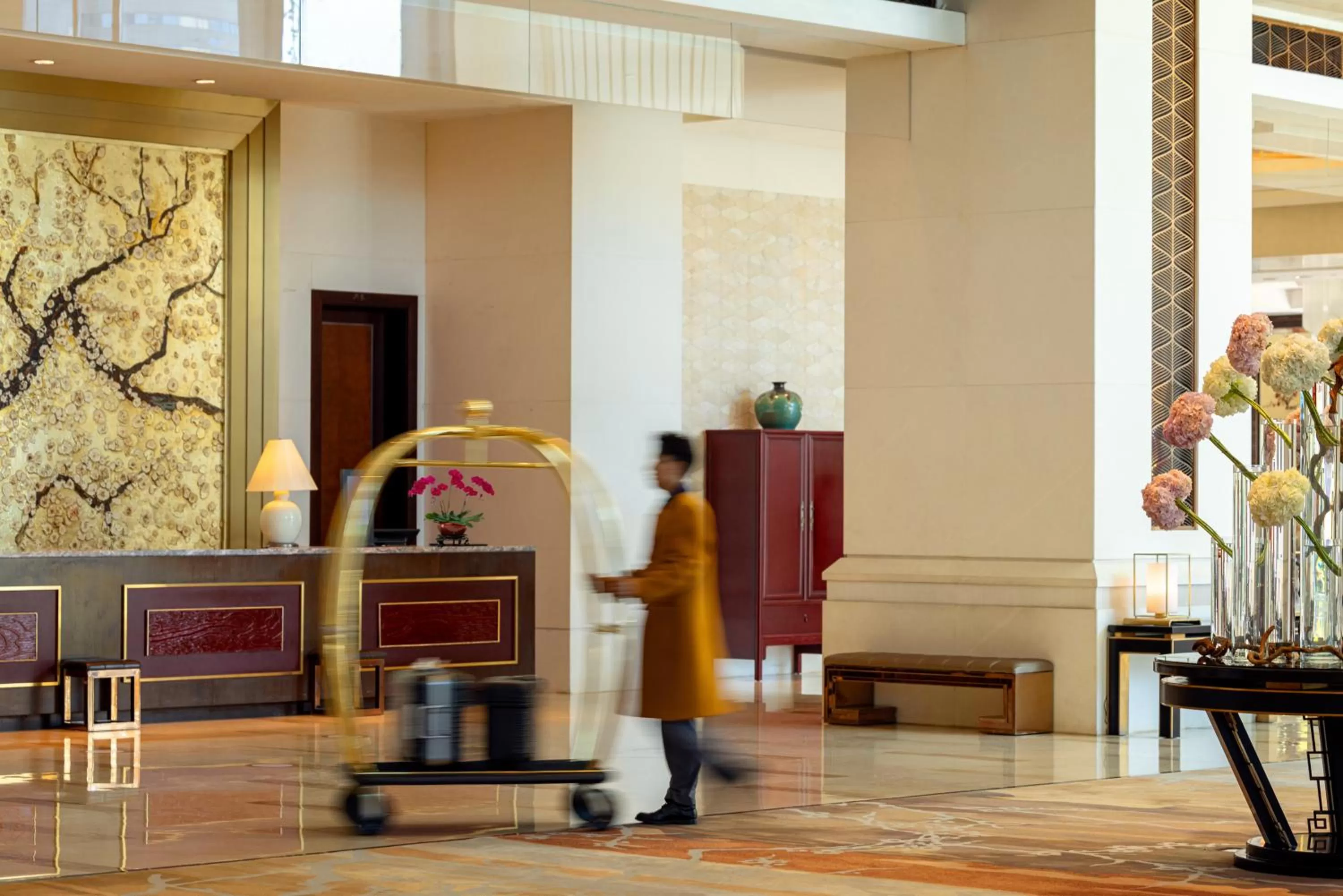 concierge in Shangri-La Nanjing