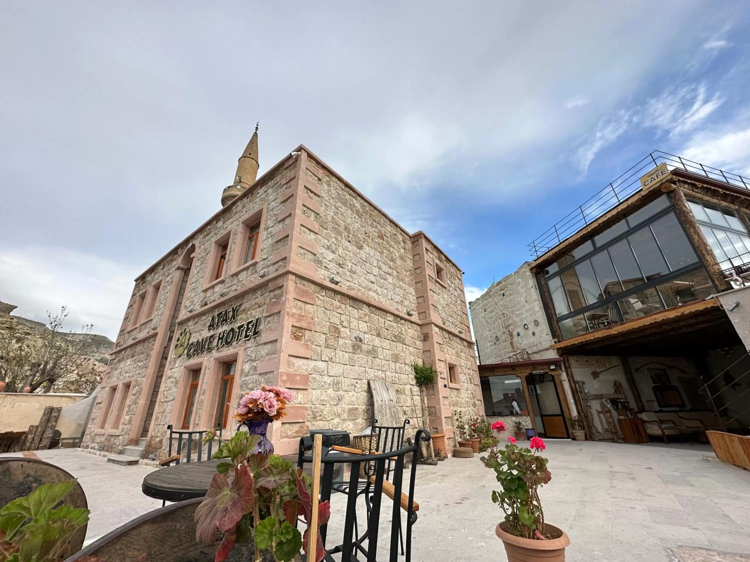 Property building in Atax Cave House