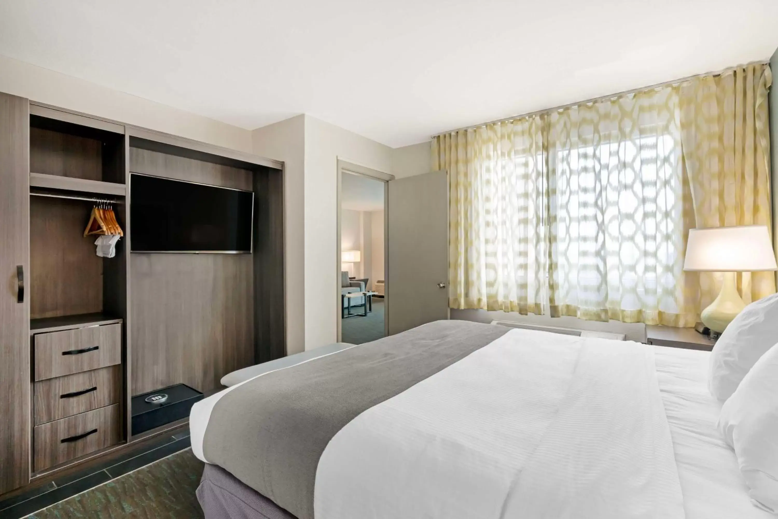 Bedroom, Bed in Best Western Plus Daytona Inn Seabreeze Bedroom, Bed in Best Western Plus Daytona Inn Seabreeze