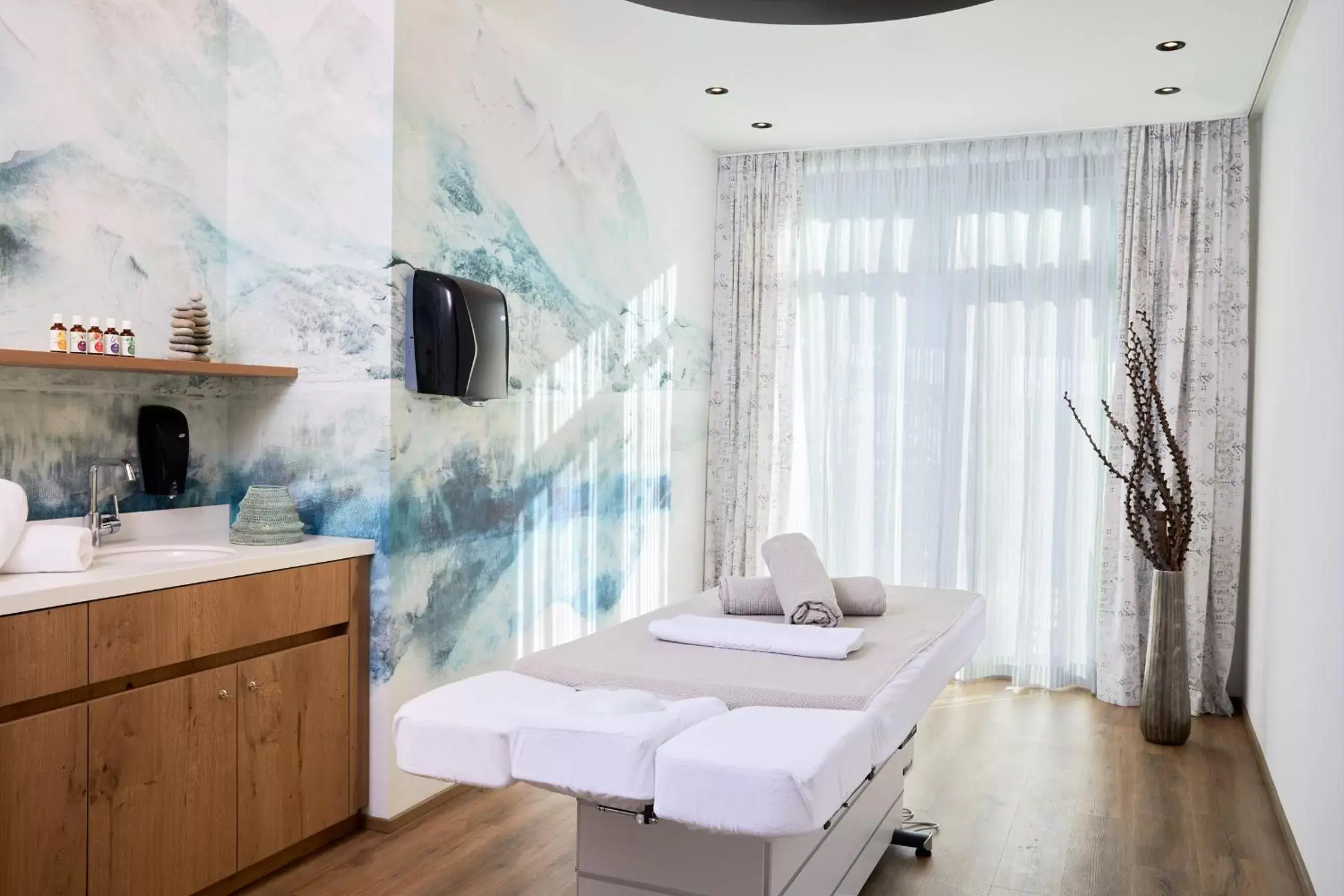 Massage, Dining Area in Zugspitz Resort