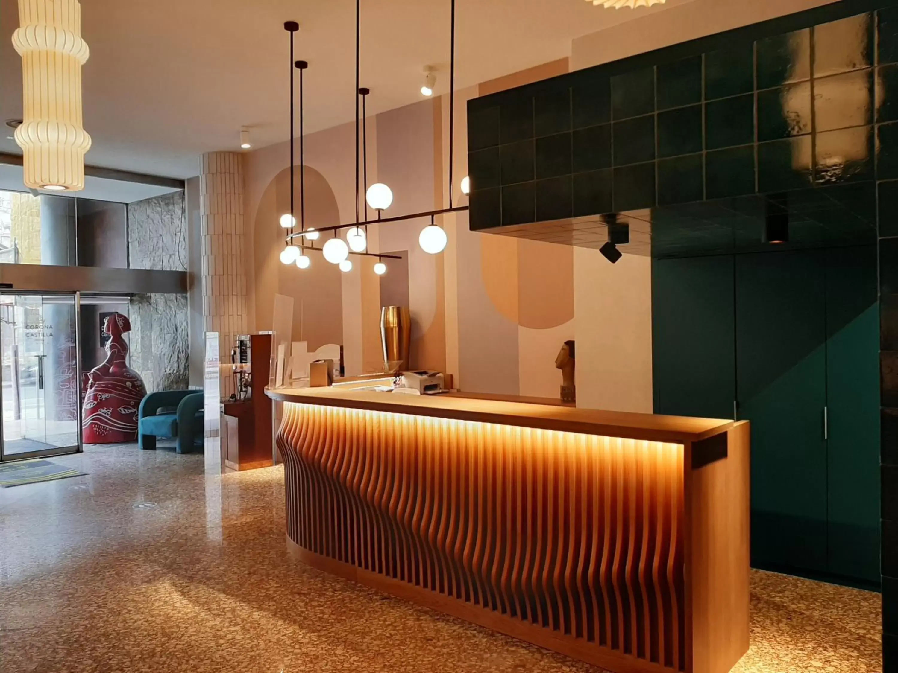Lobby or reception, Kitchen/Kitchenette in Hotel Corona de Castilla Burgos