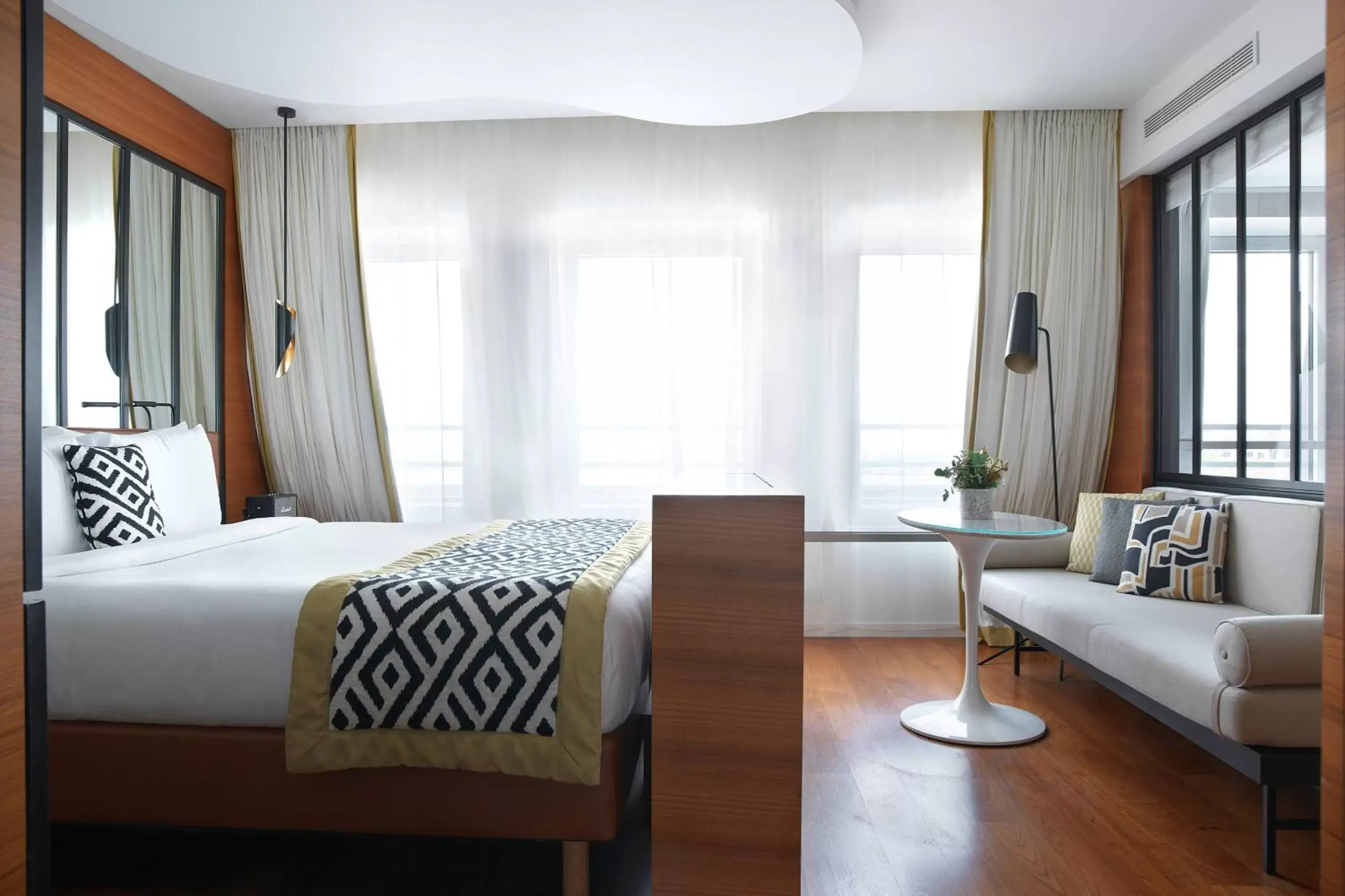 Bedroom, Bed in Renaissance Paris Republique Hotel & Spa