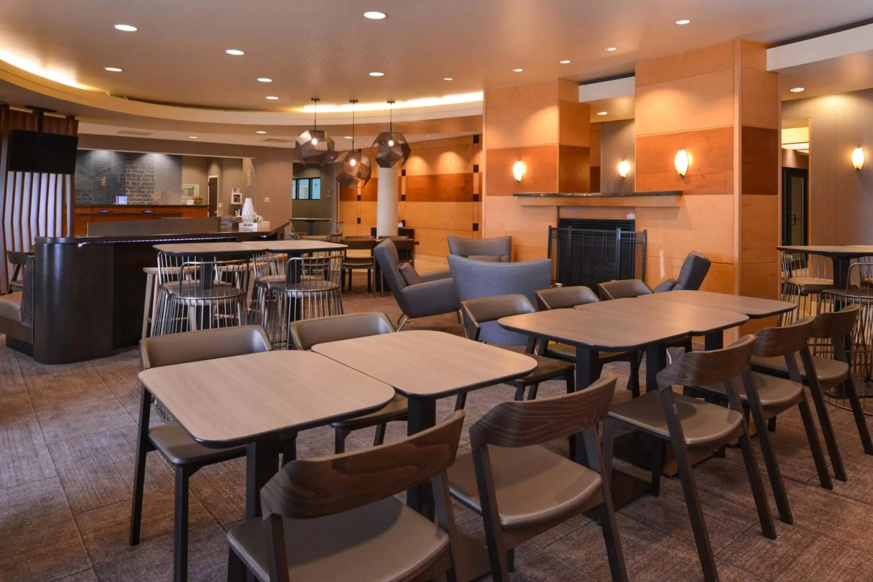Breakfast, Restaurant/Places to Eat in SpringHill Suites Pittsburgh Mills