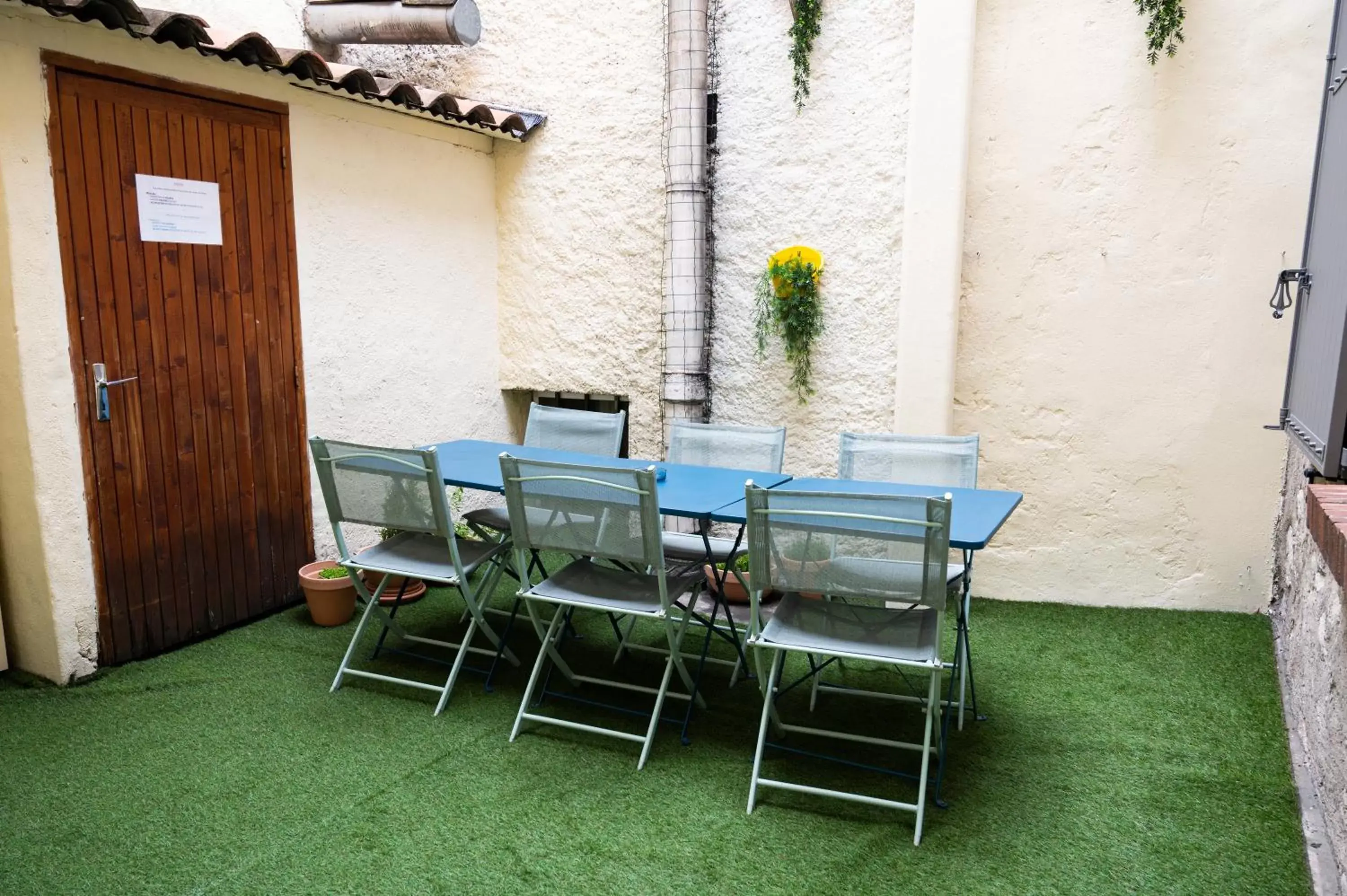 Patio in Hôtel-restaurant le Palais