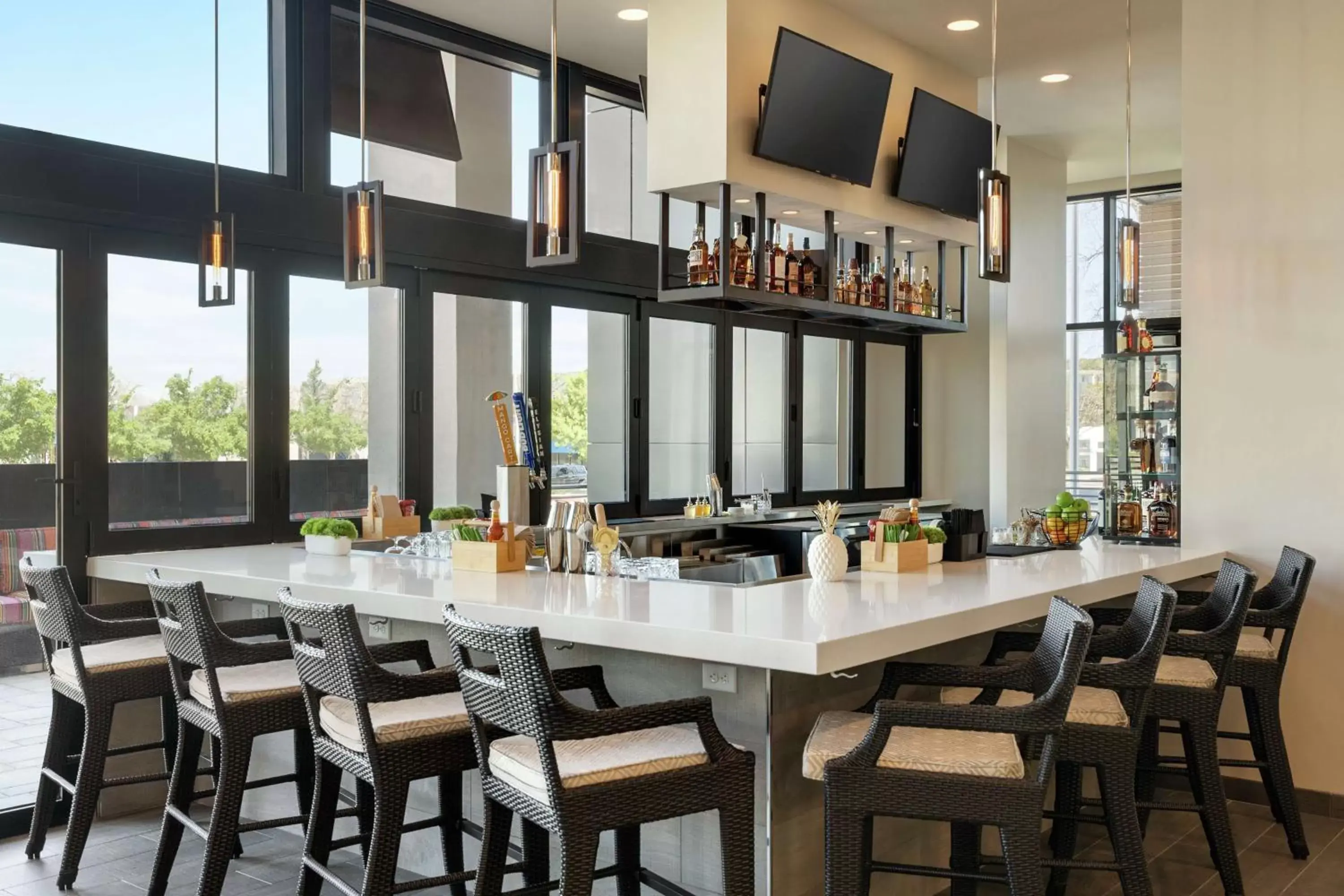 Restaurant/places to eat in Home2 Suites By Hilton Woodland Hills Los Angeles Restaurant/places to eat in Home2 Suites By Hilton Woodland Hills Los Angeles