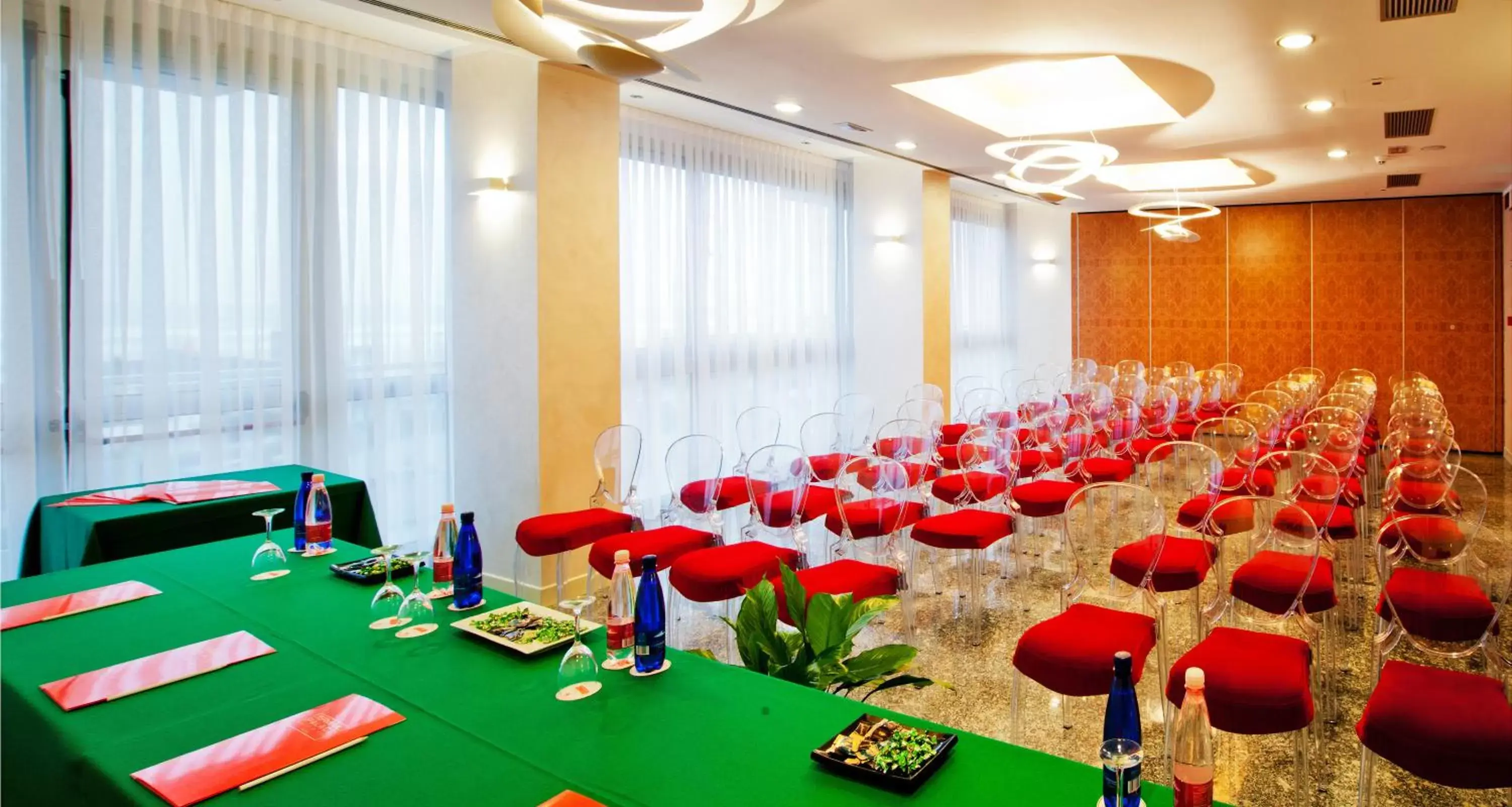 Business facilities in Terminal Palace & SPA