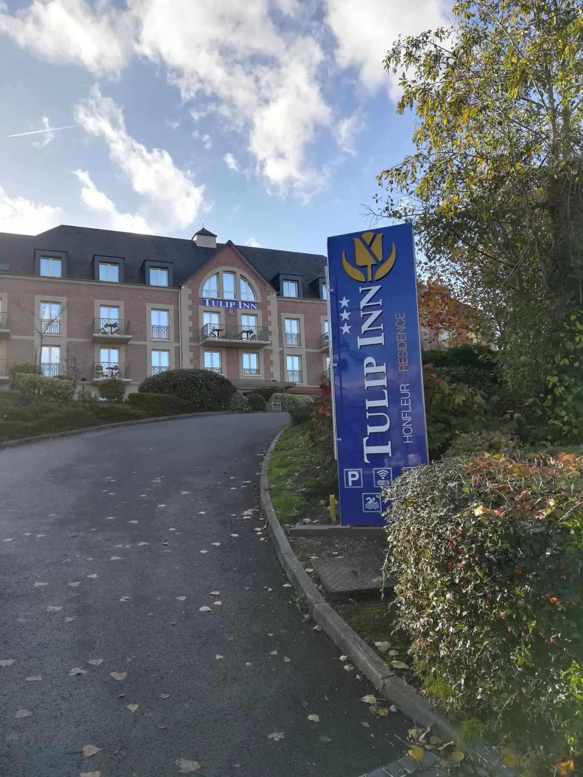 Facade/entrance, Property Building in Tulip Inn Honfleur Residence & Spa