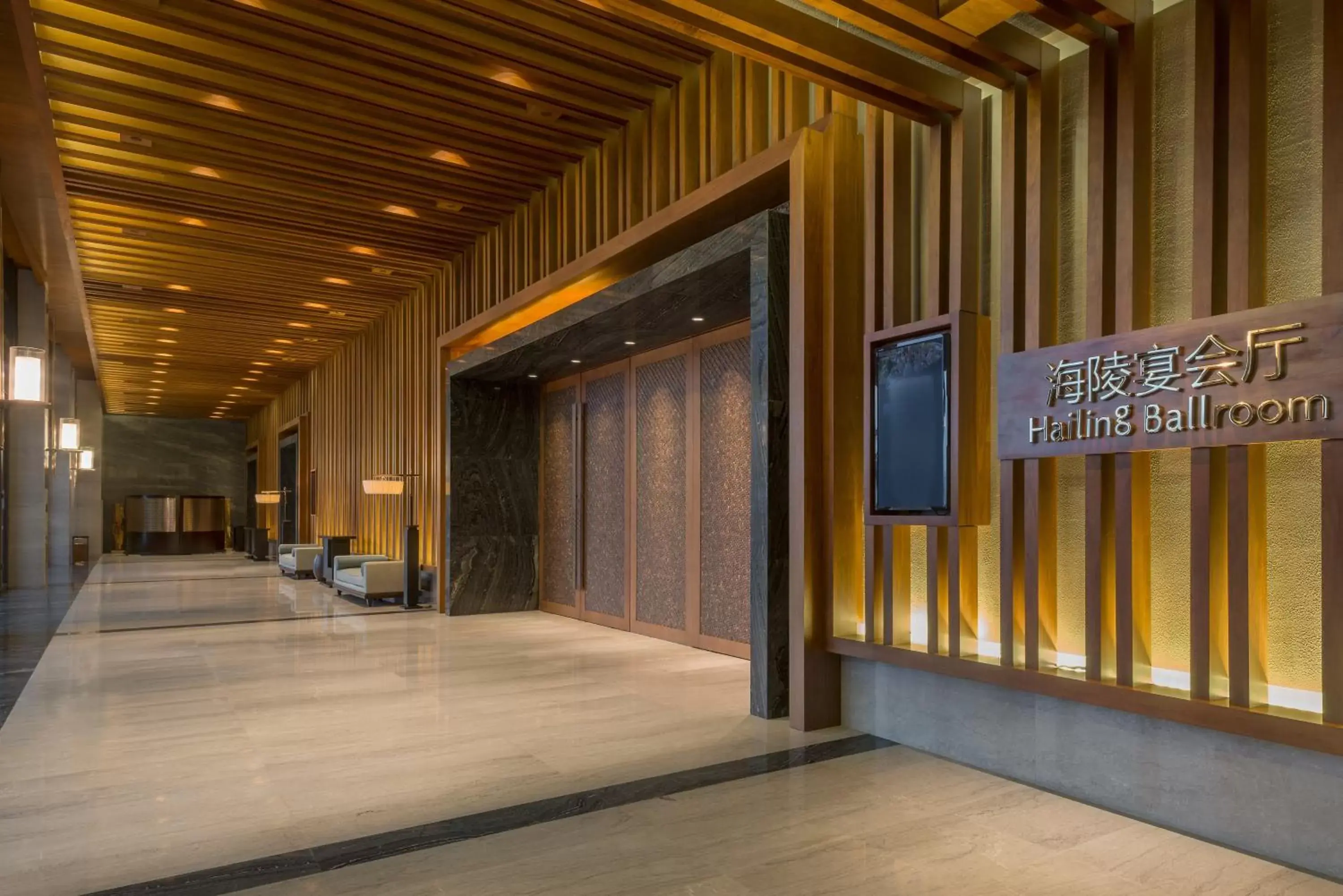 Meeting/conference room, Facade/Entrance in Crowne Plaza Hailing Island, an IHG Hotel Meeting/conference room, Facade/Entrance in Crowne Plaza Hailing Island, an IHG Hotel