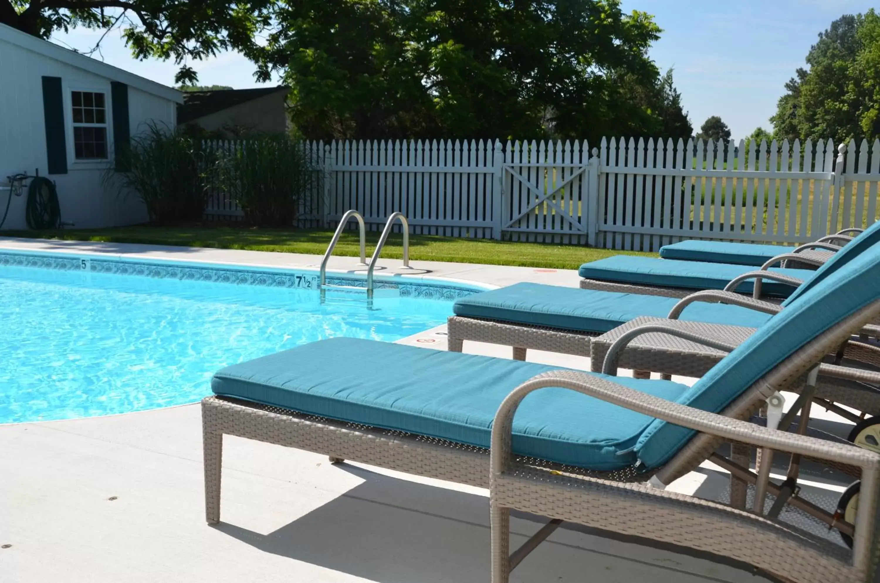 Swimming Pool in Inn at Huntingfield Creek