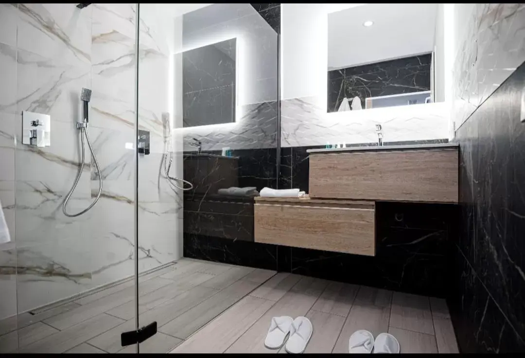 King Suite with Spa Bath in L'OLYMPE DES SENS King Suite with Spa Bath in L'OLYMPE DES SENS