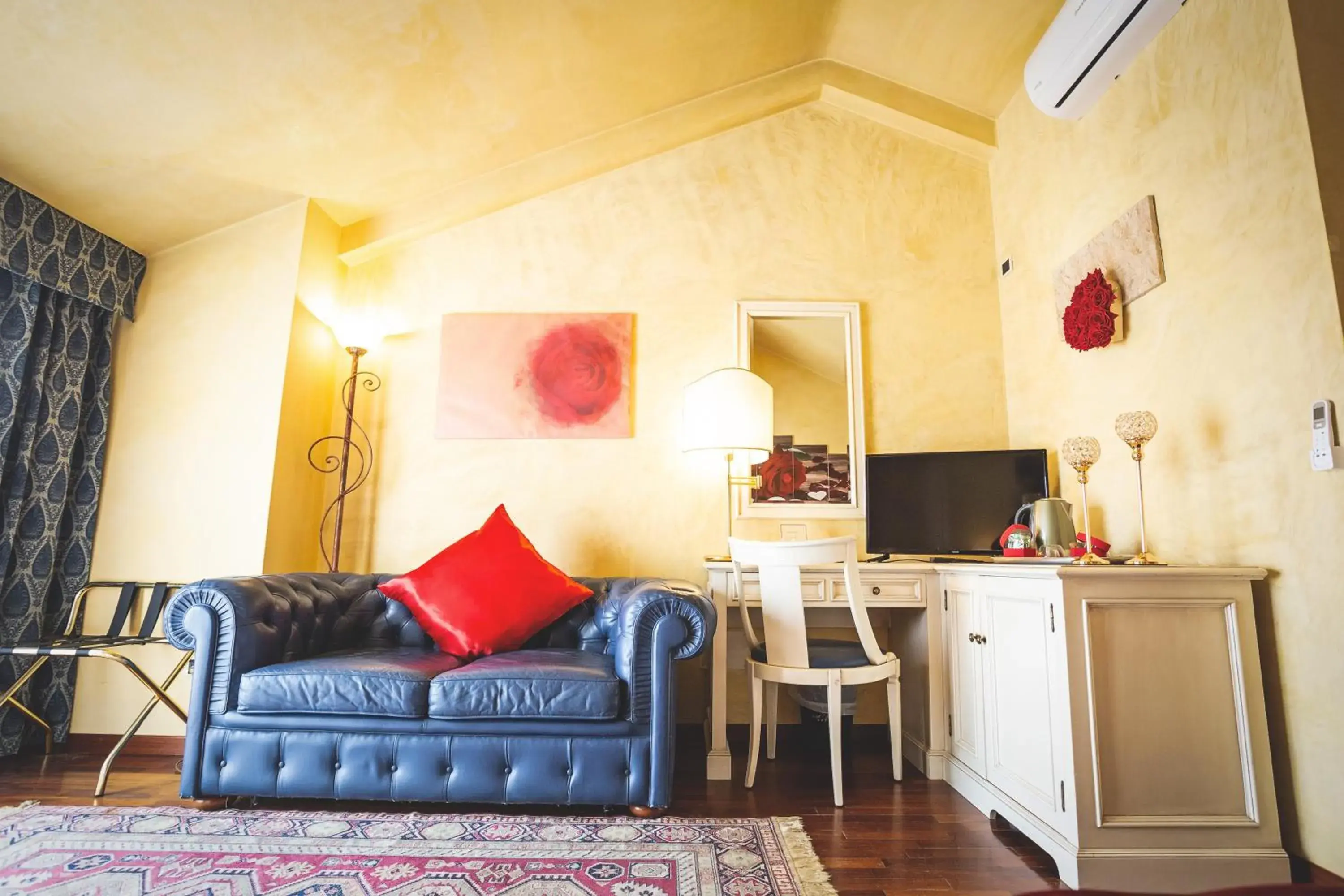 Bedroom, Seating Area in Hotel Posta