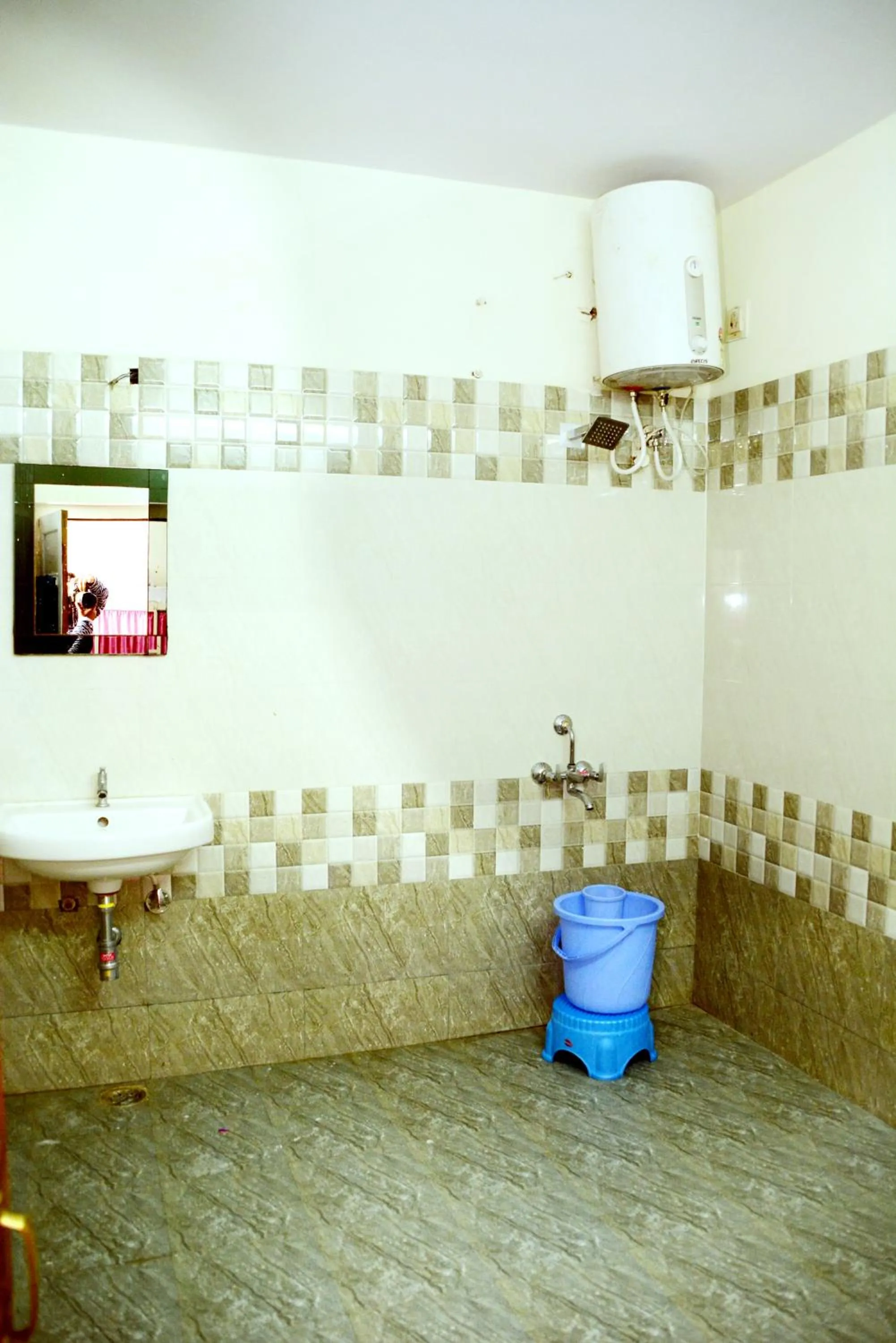 Bathroom in Tuk Tuk Backpackers- Near Jaipur Train Station