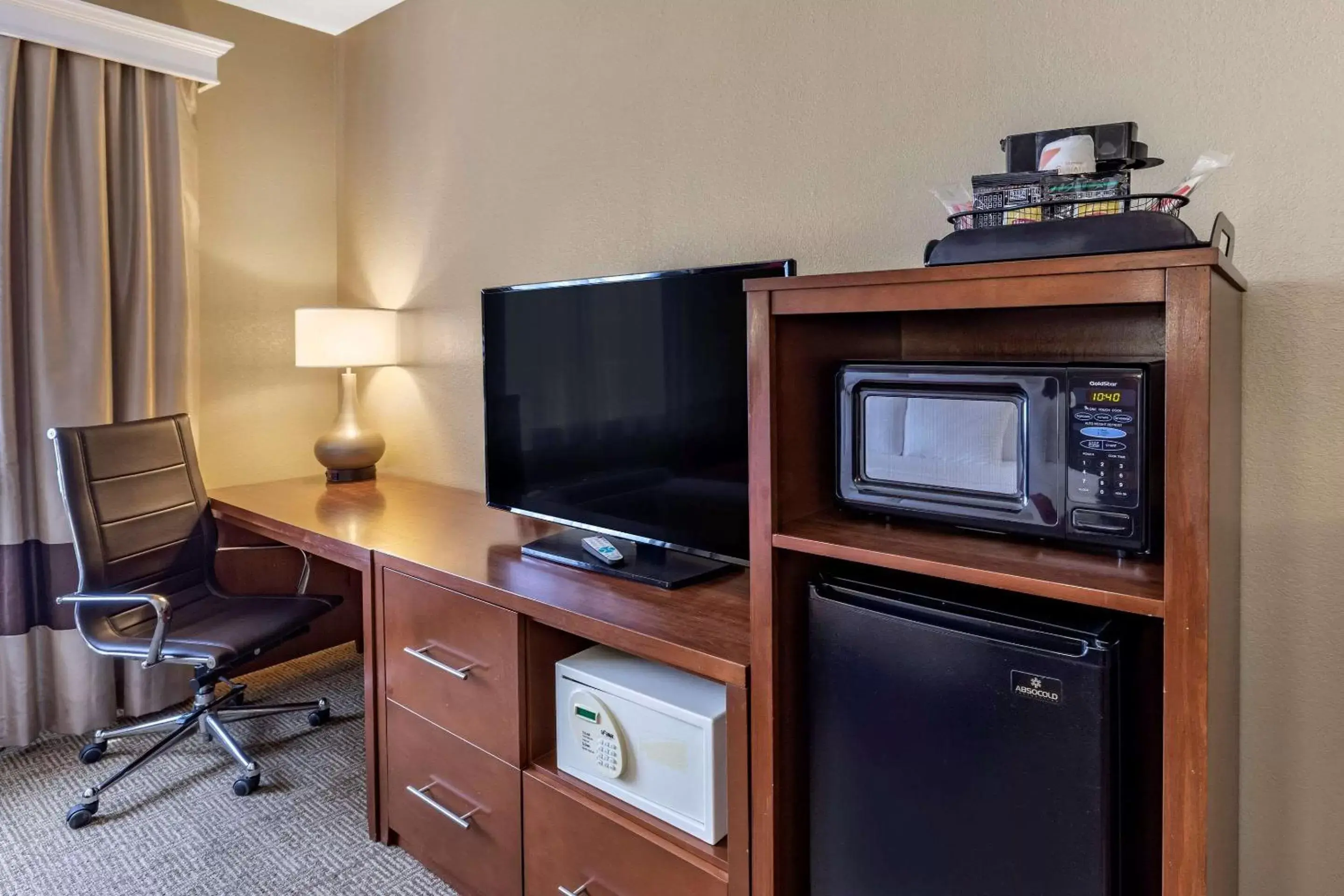 Photo of the whole room, TV/Entertainment Center in Comfort Suites Fort Collins Near University