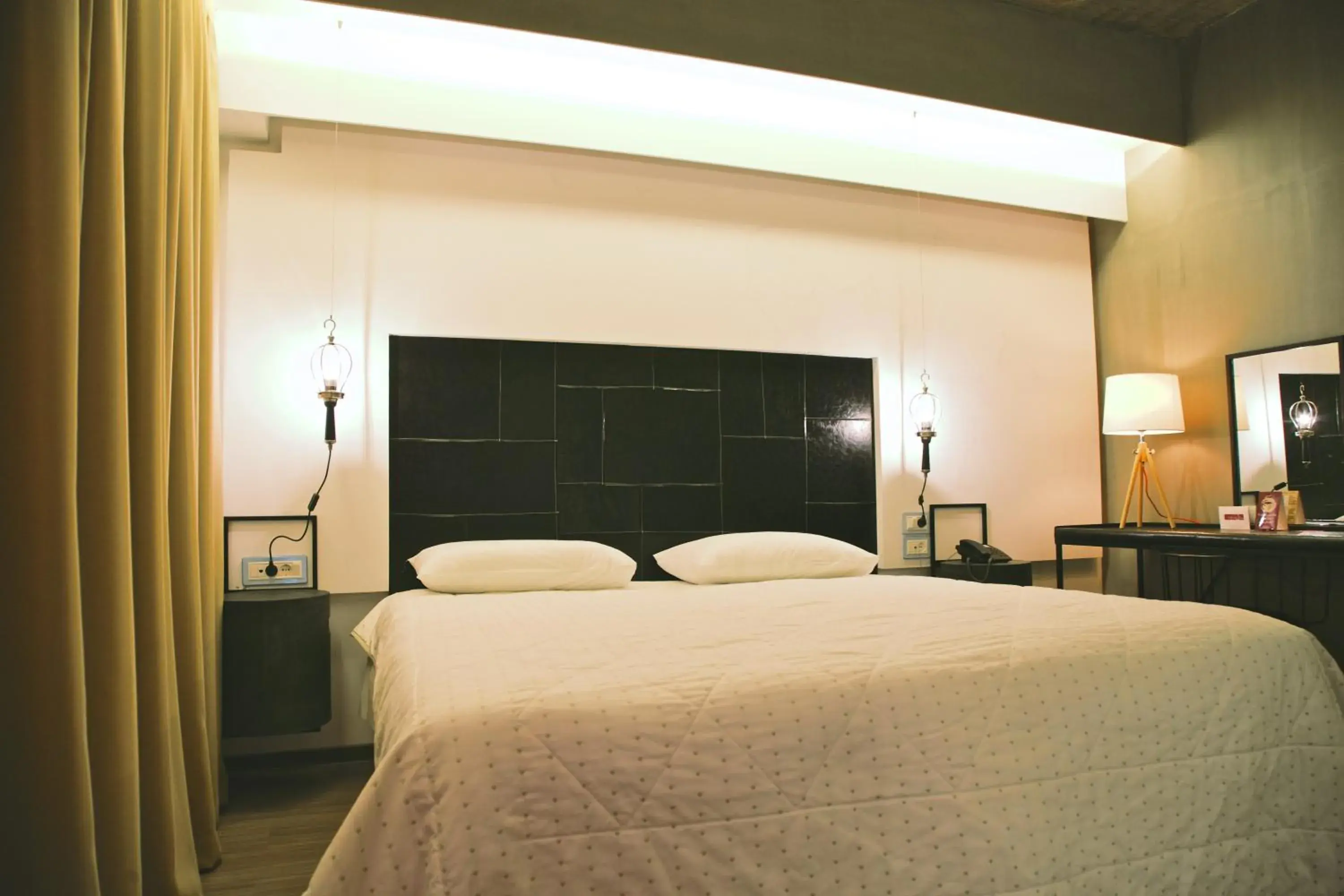 Bedroom, Bed in Adonis City Hotel