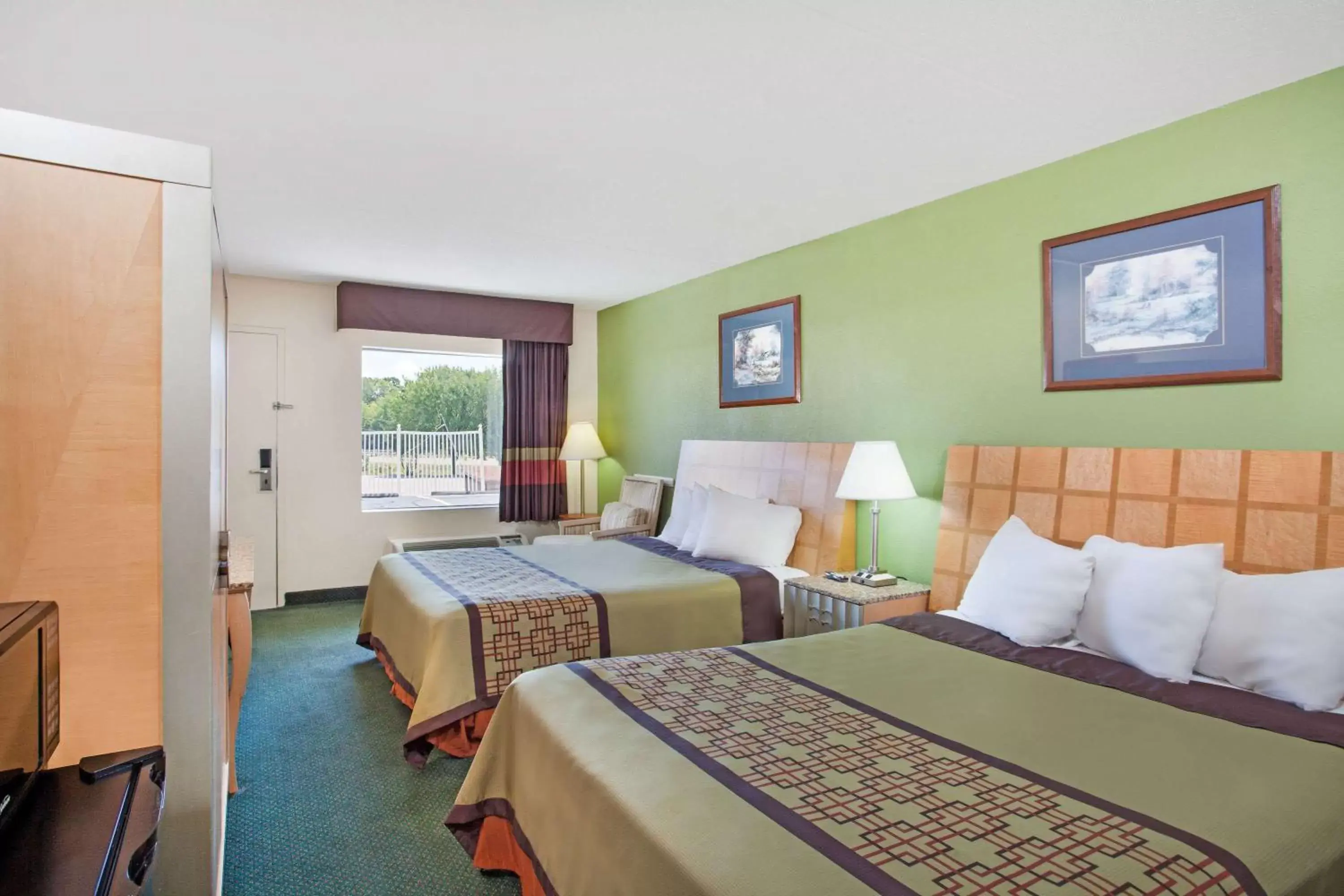 Photo of the whole room, Bed in Days Inn by Wyndham Greeneville